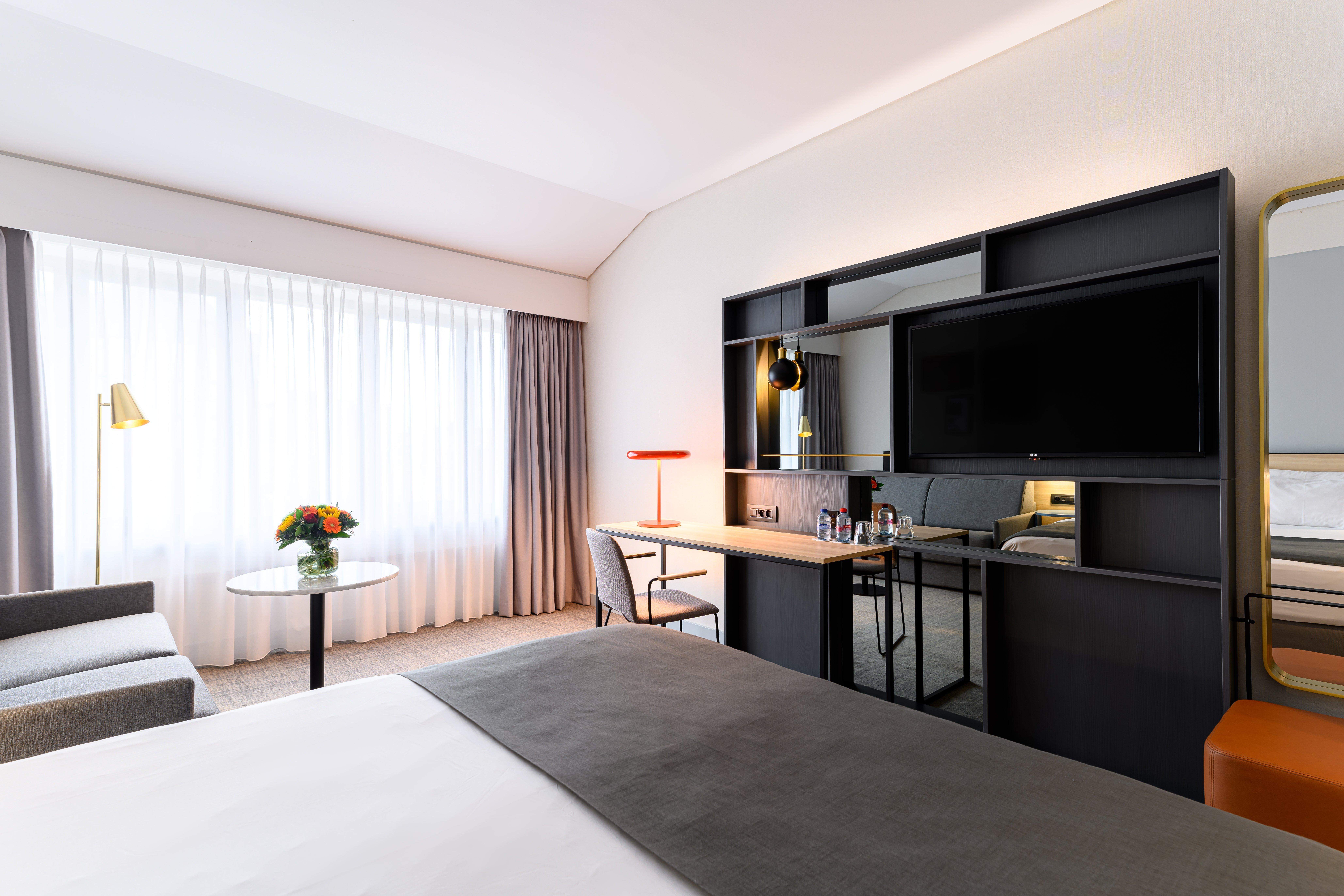 Double Queen Size Bed