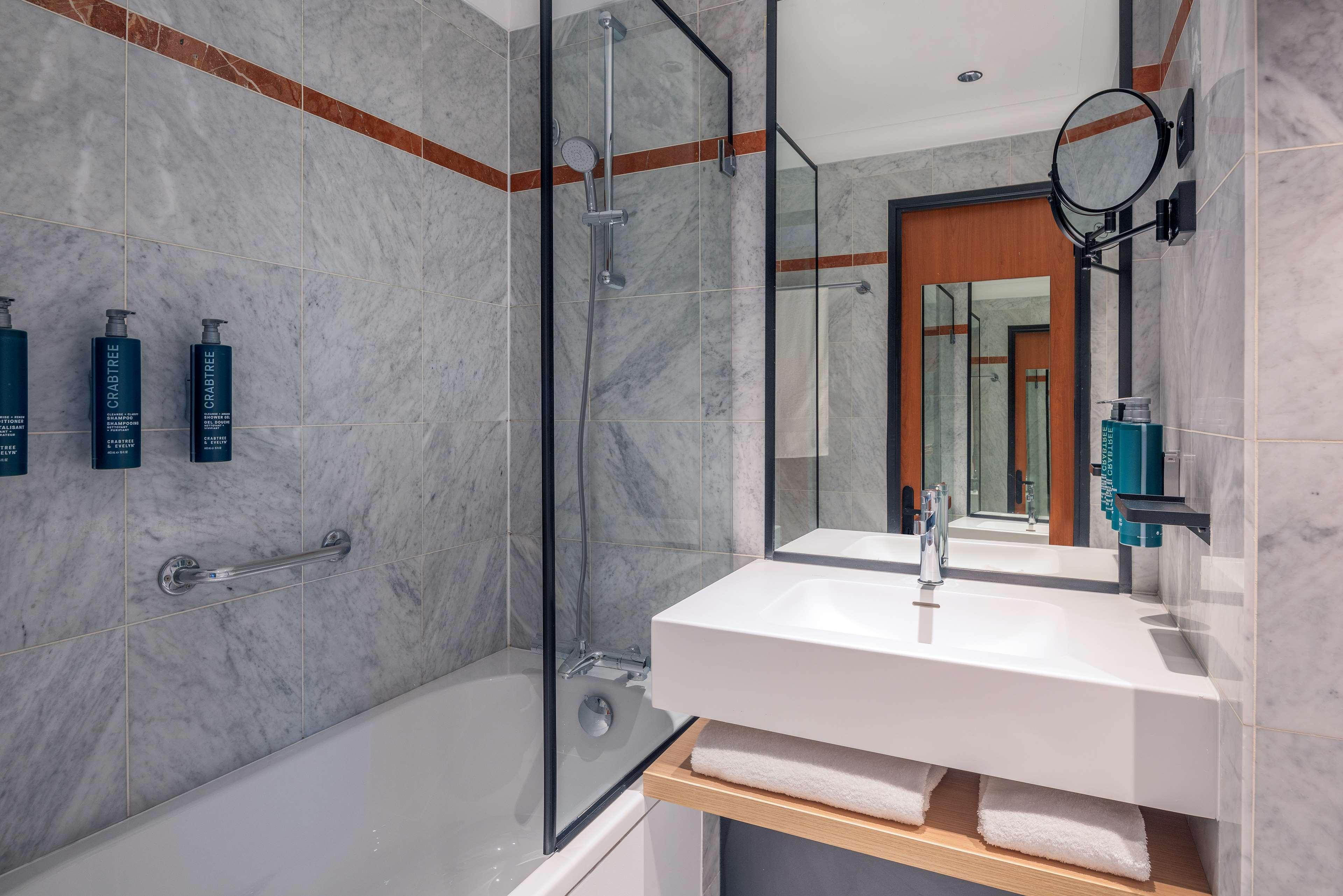 Double Guest Room Queen Bed