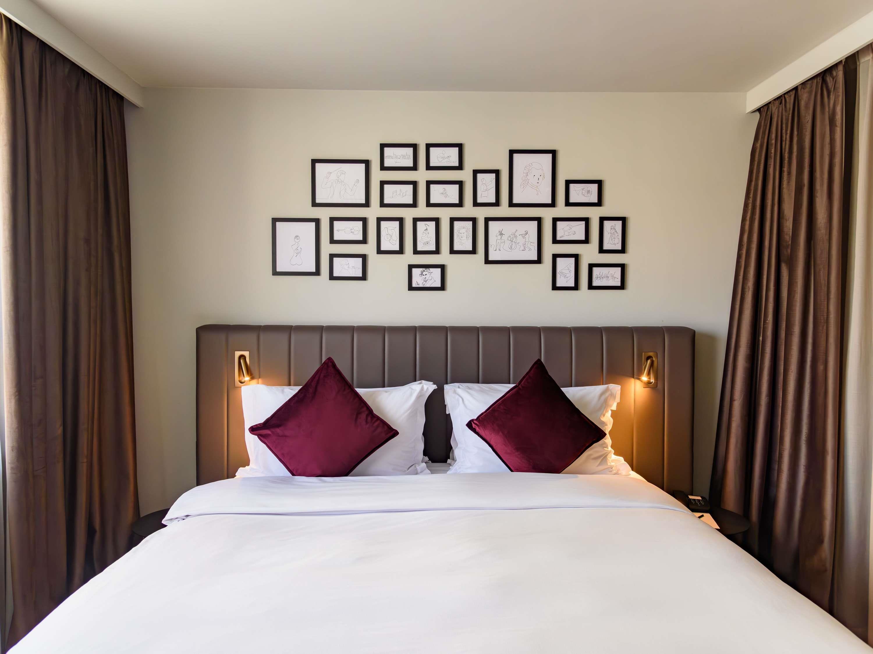 Suite King Size Bed