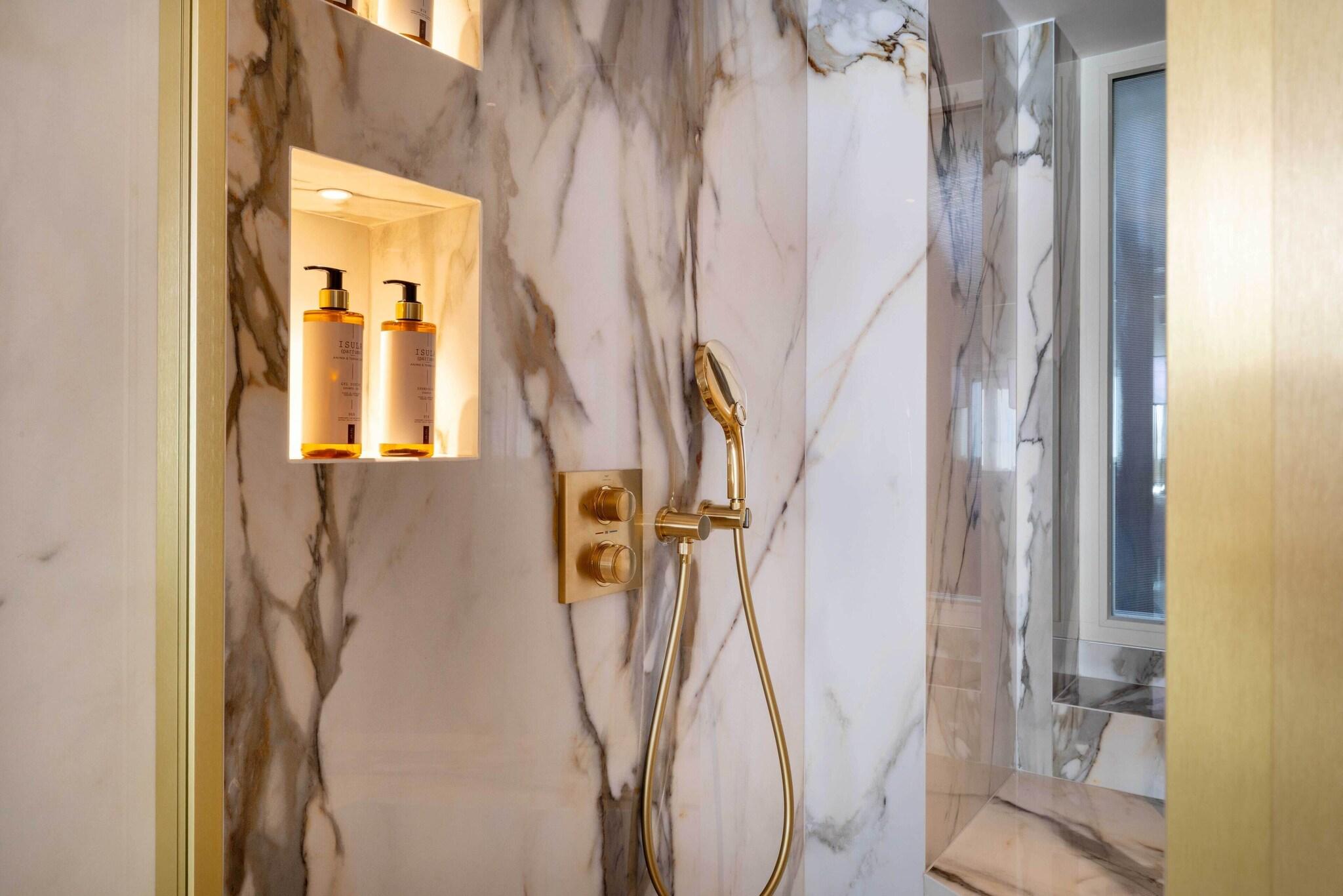 Suite Queen Size Bed