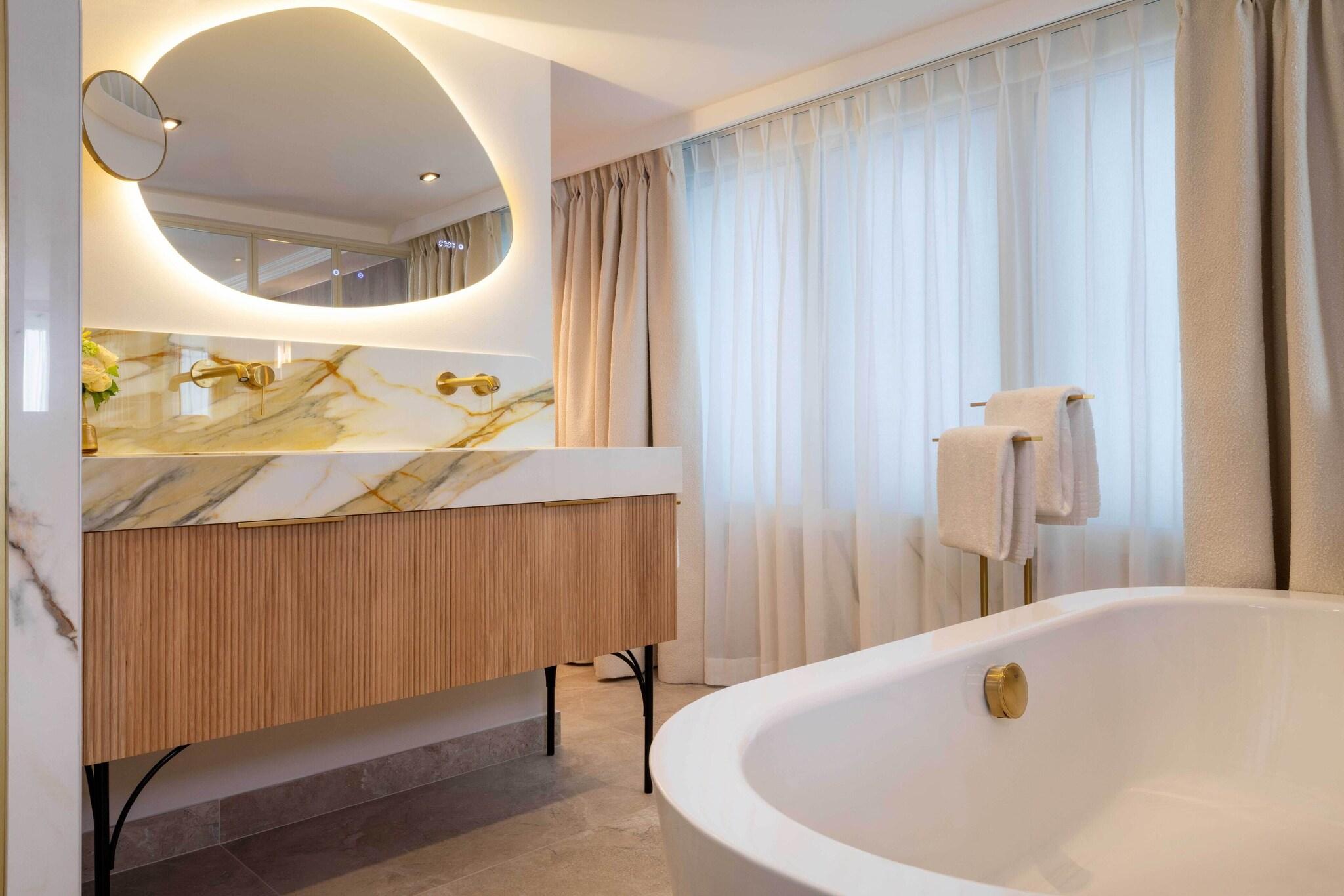 Suite Queen Size Bed