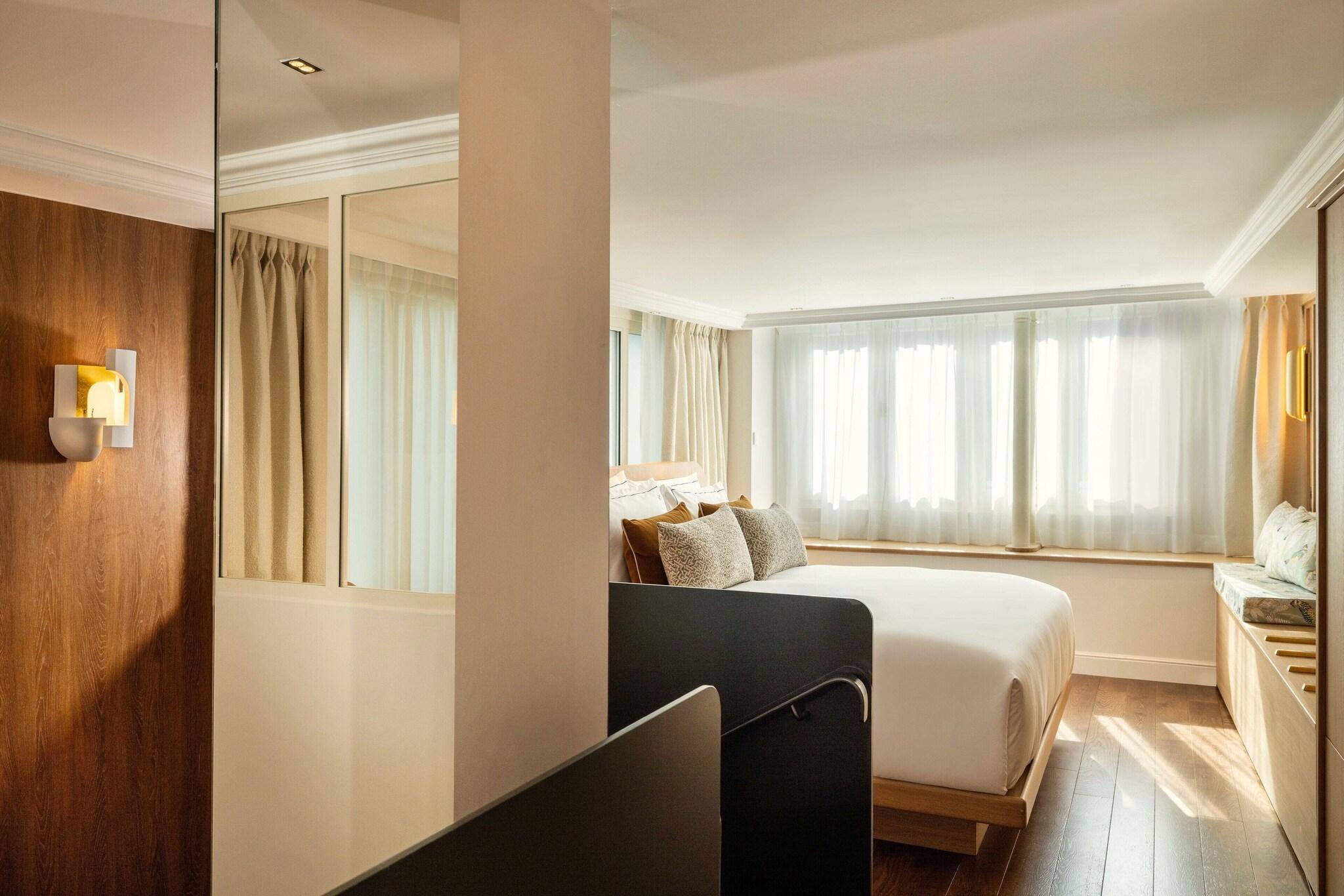 Suite Queen Size Bed