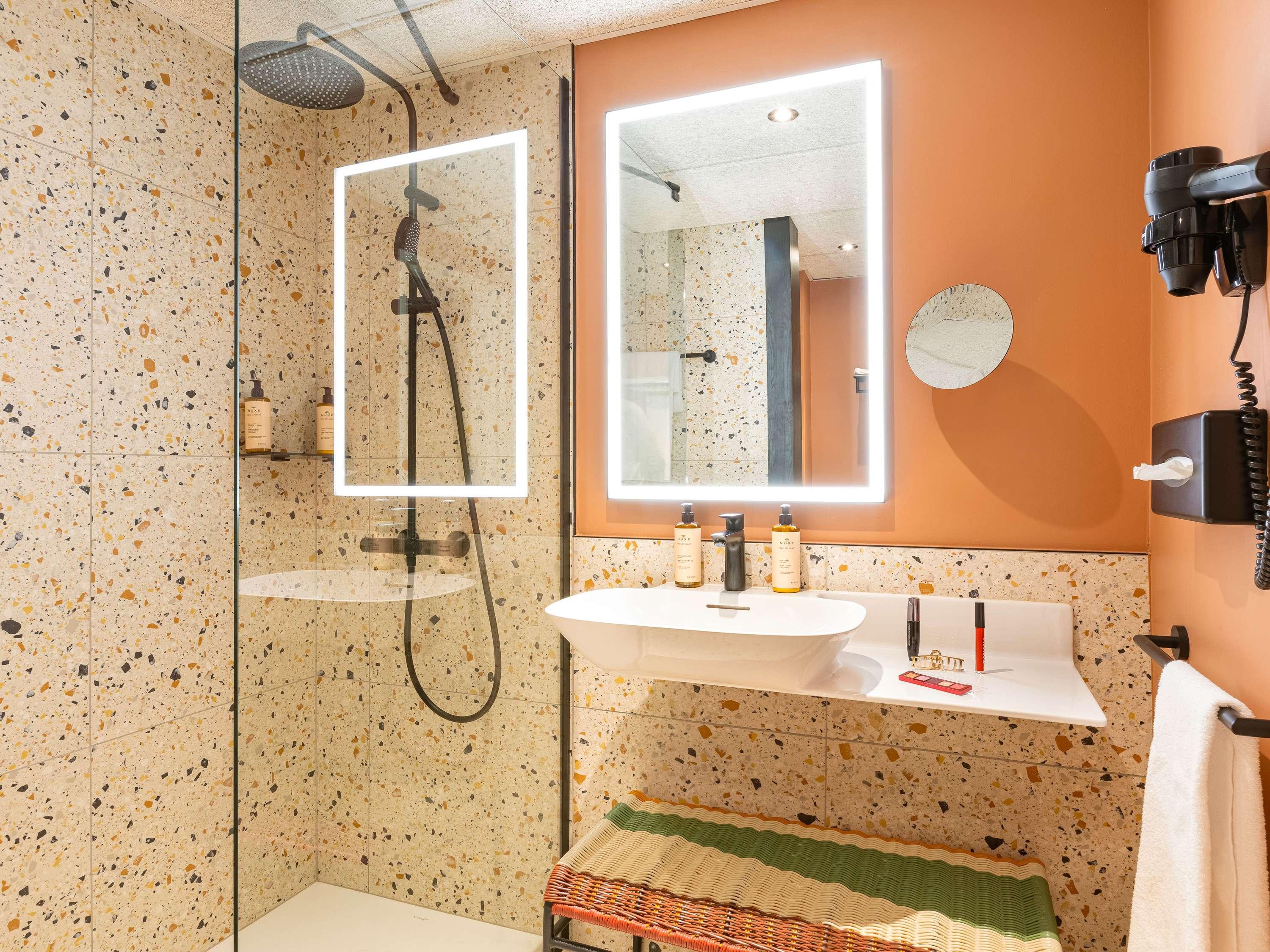 Double Classic Double Bed