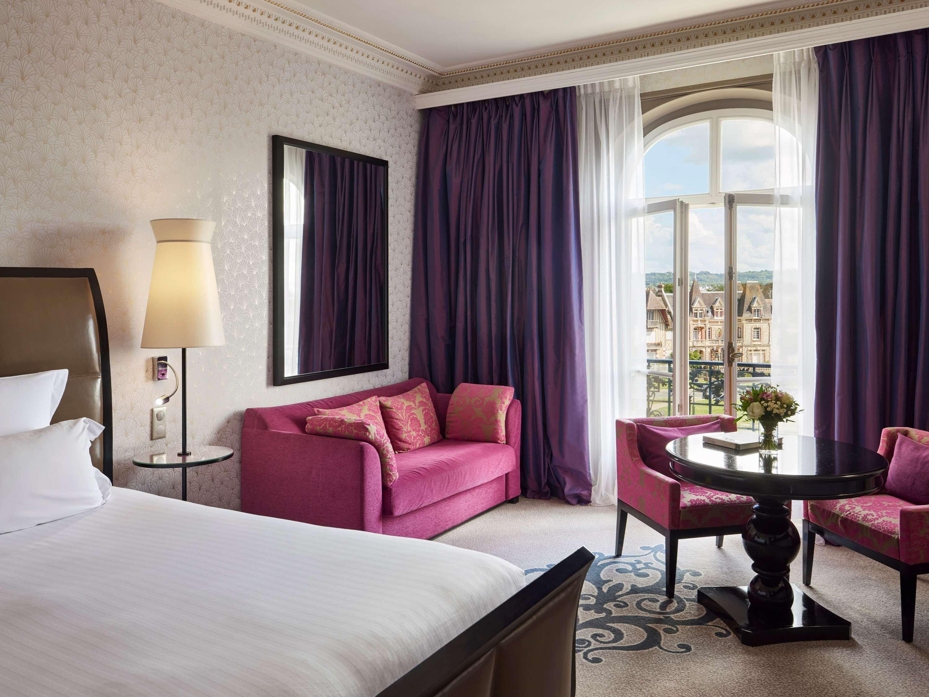 Family Room Garden View King Bed