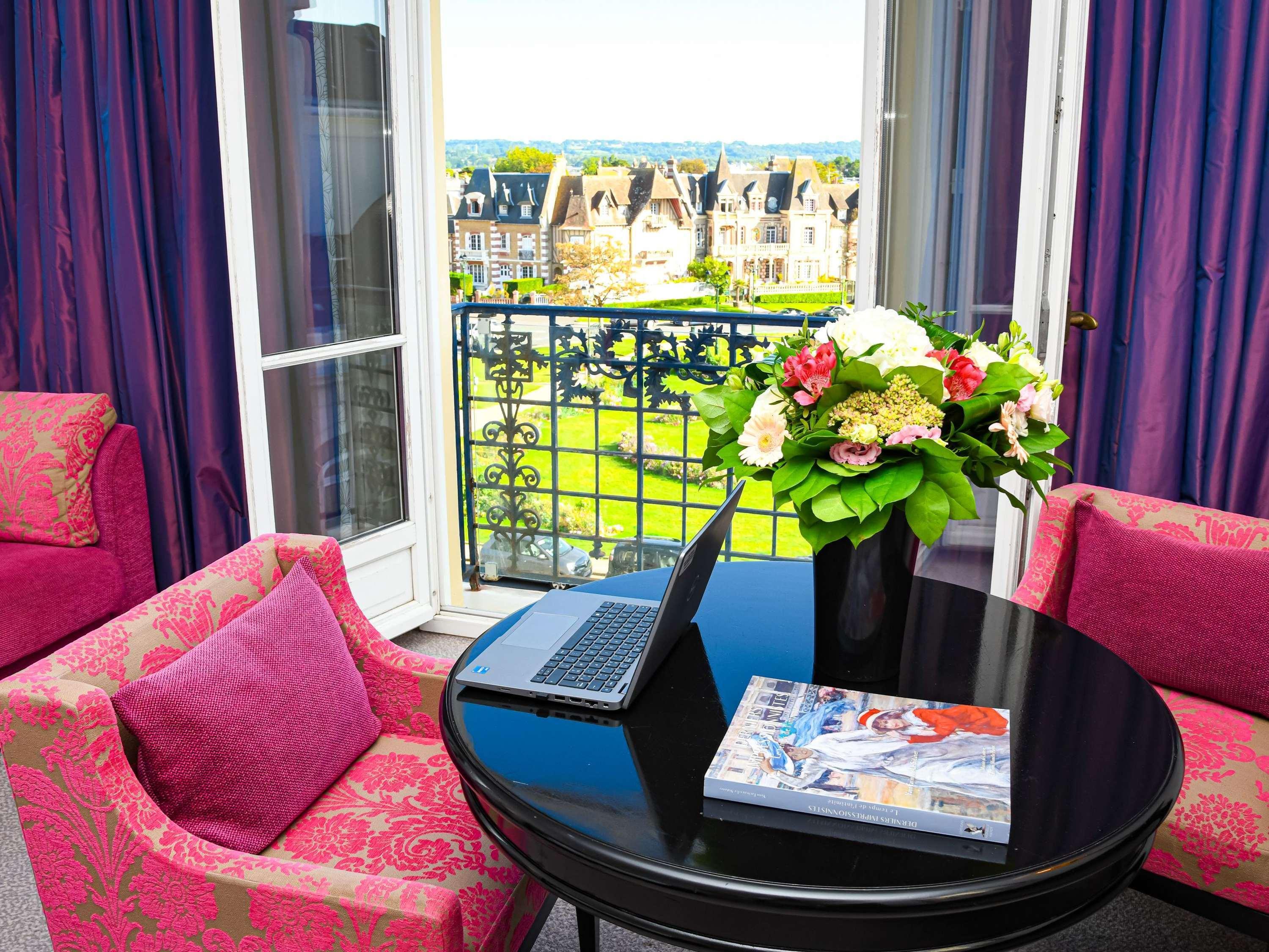 Family Room Garden View King Bed