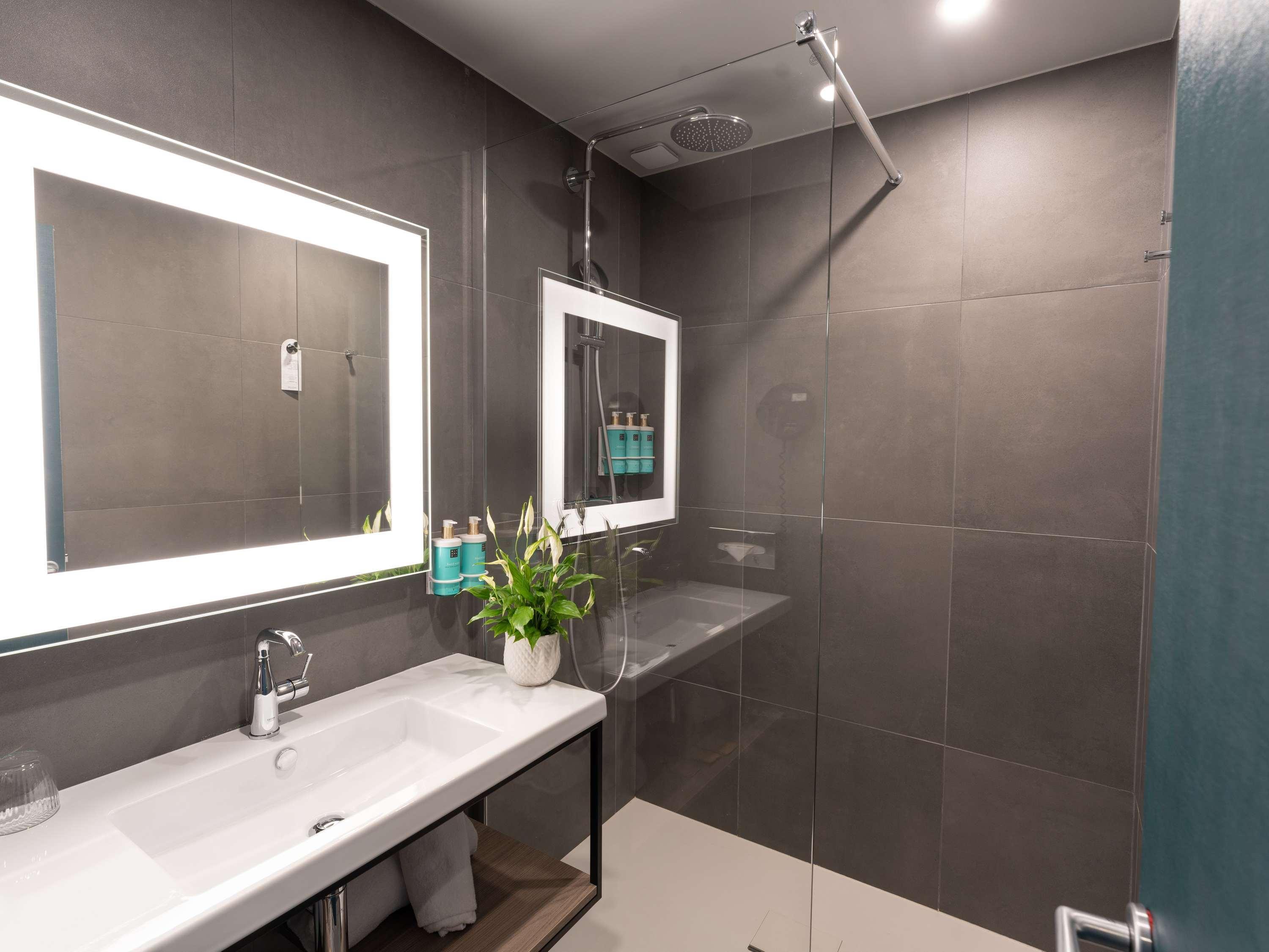 Suite Connecting Room