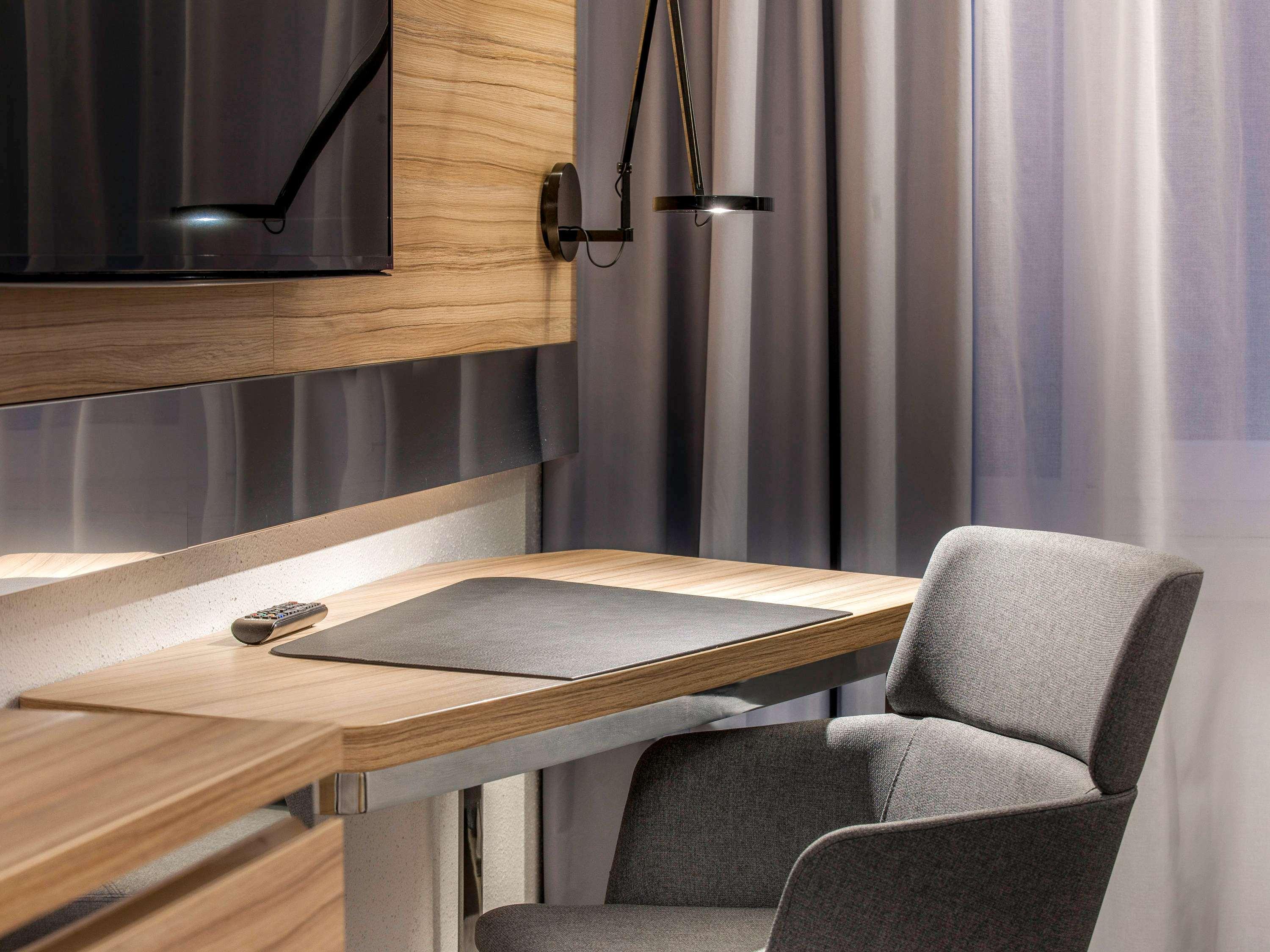 Double Queen Size Bed