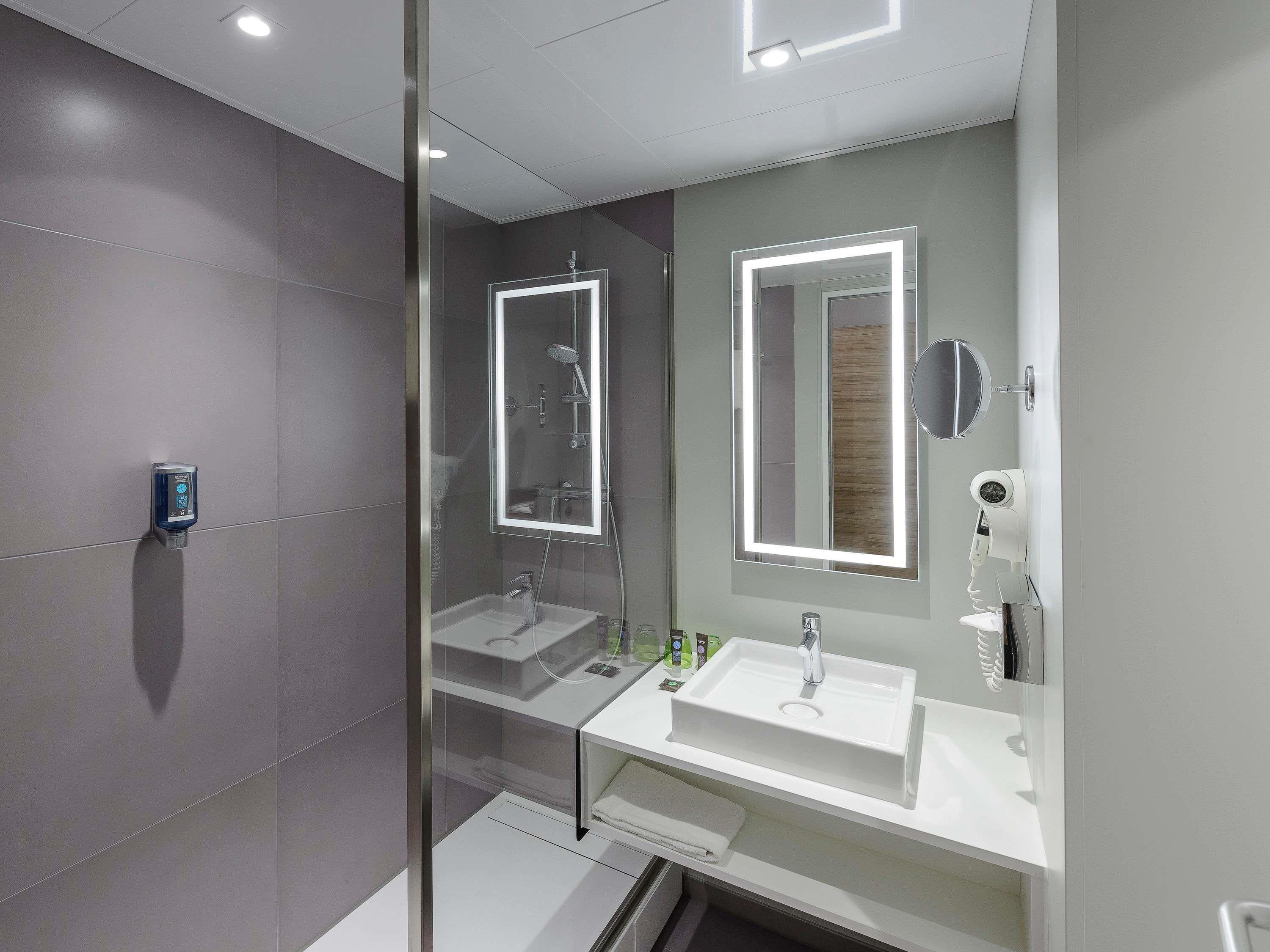 Double Queen Size Bed