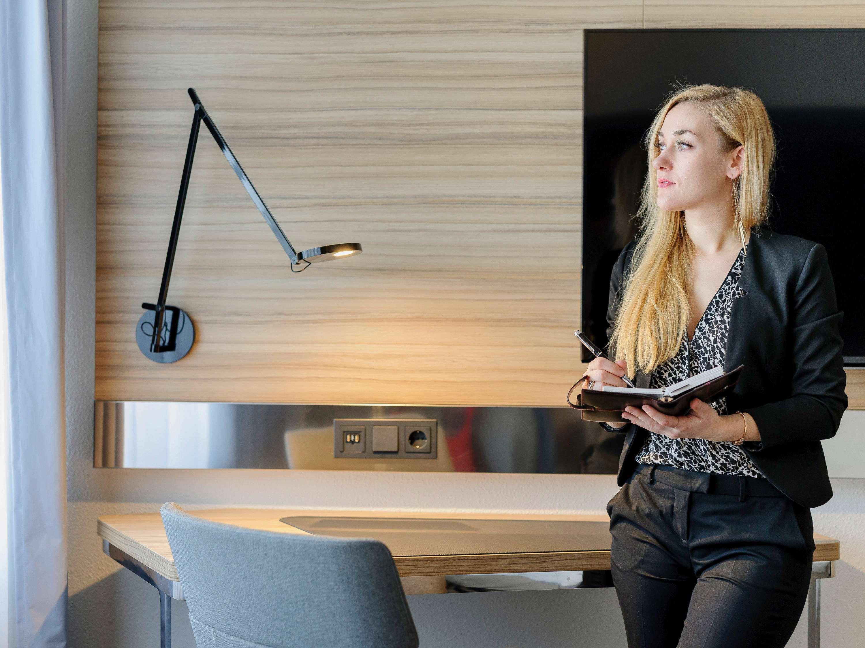 Double Executive Queen Bed