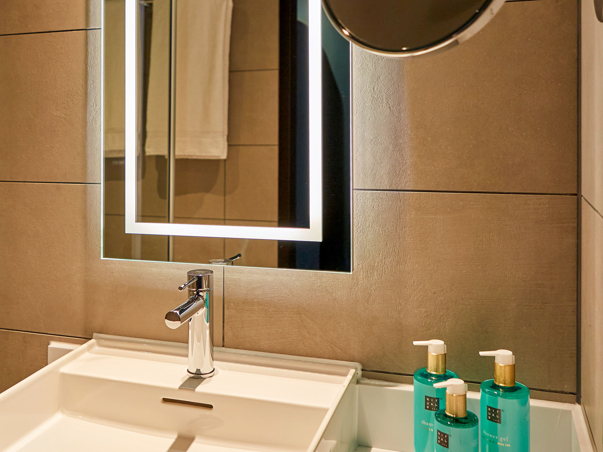 Double Classic Double Bed