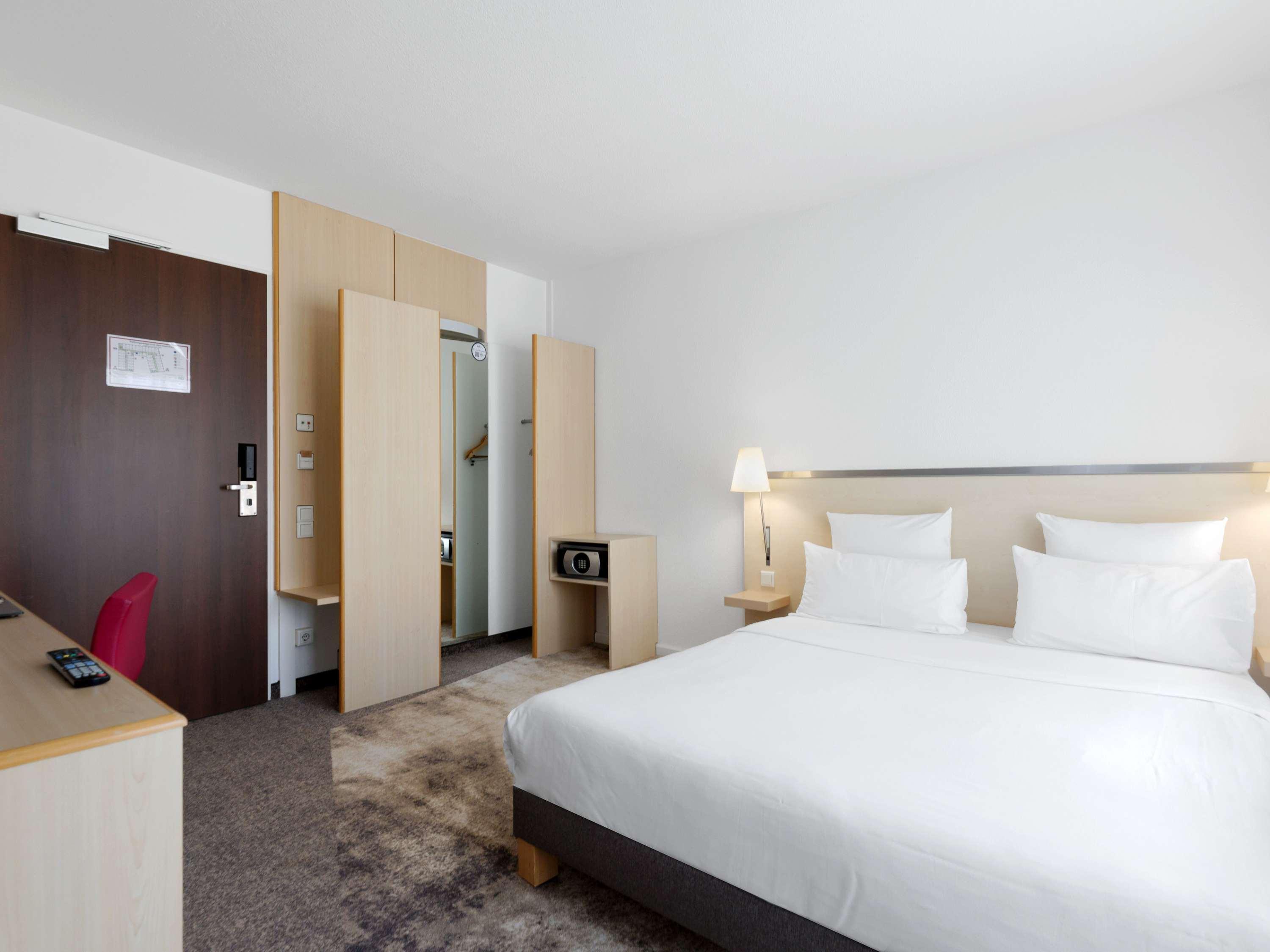 Double Queen Size Bed