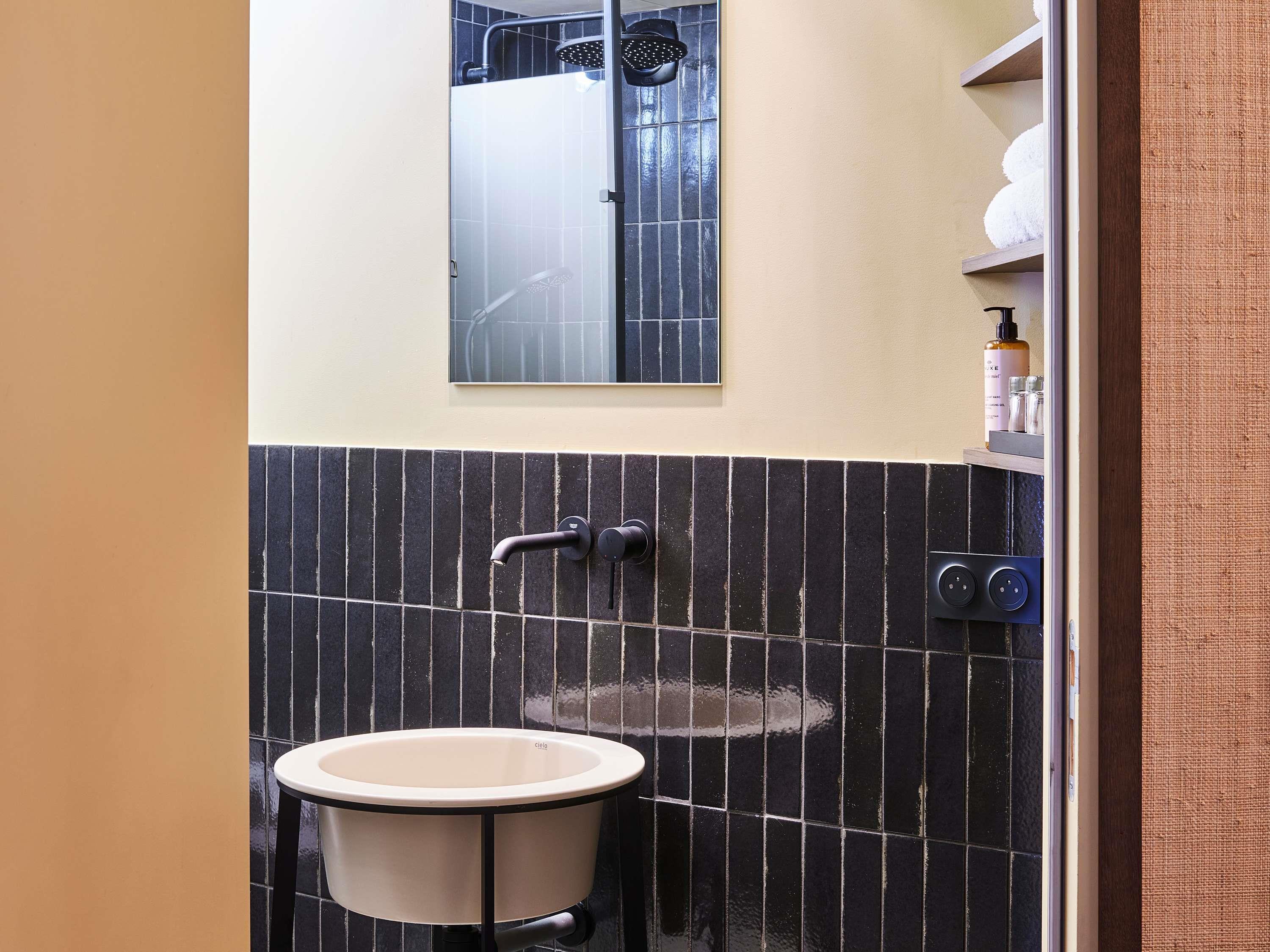 Double Classic Double Bed