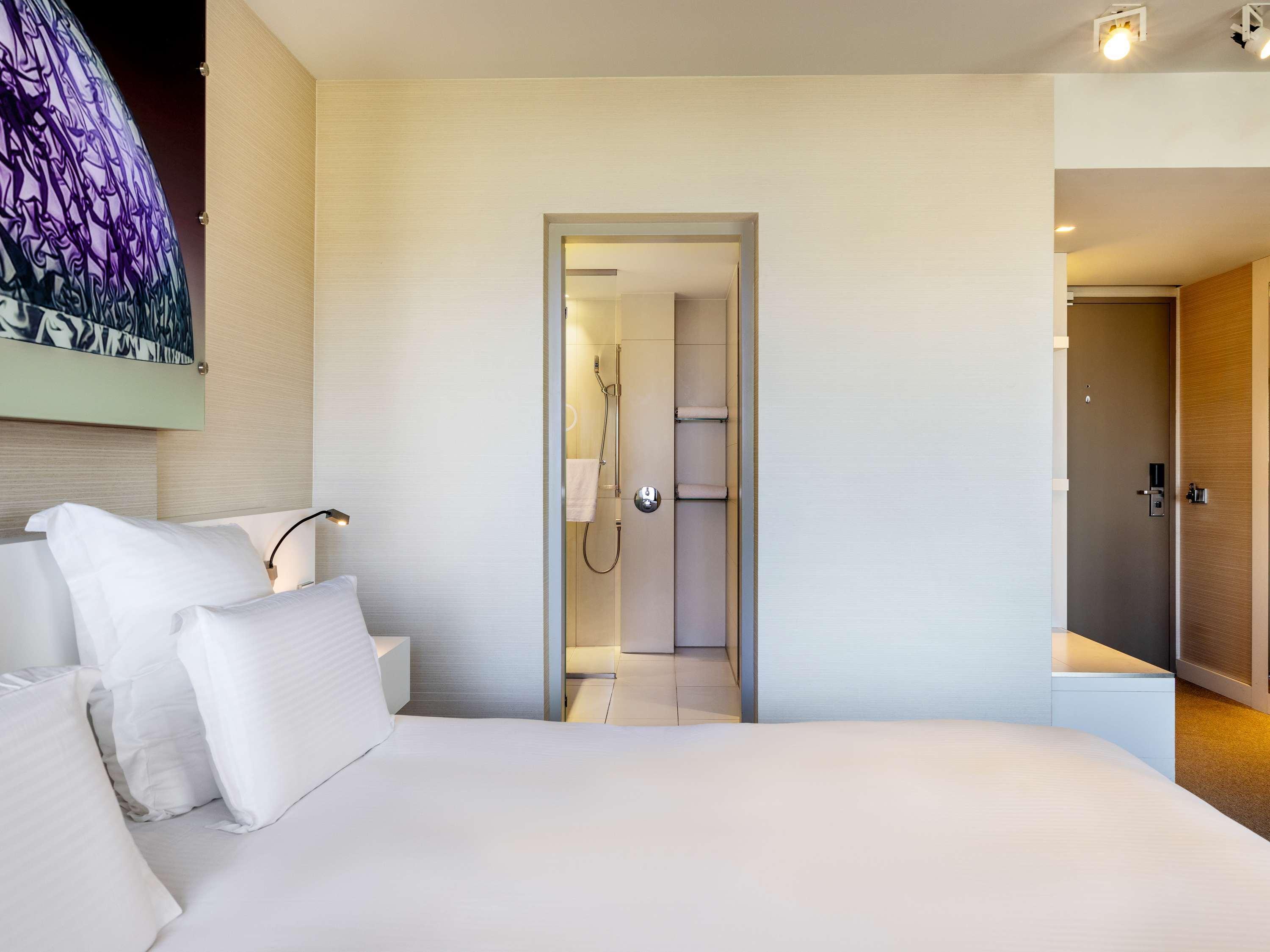 Double Deluxe Queen Bed