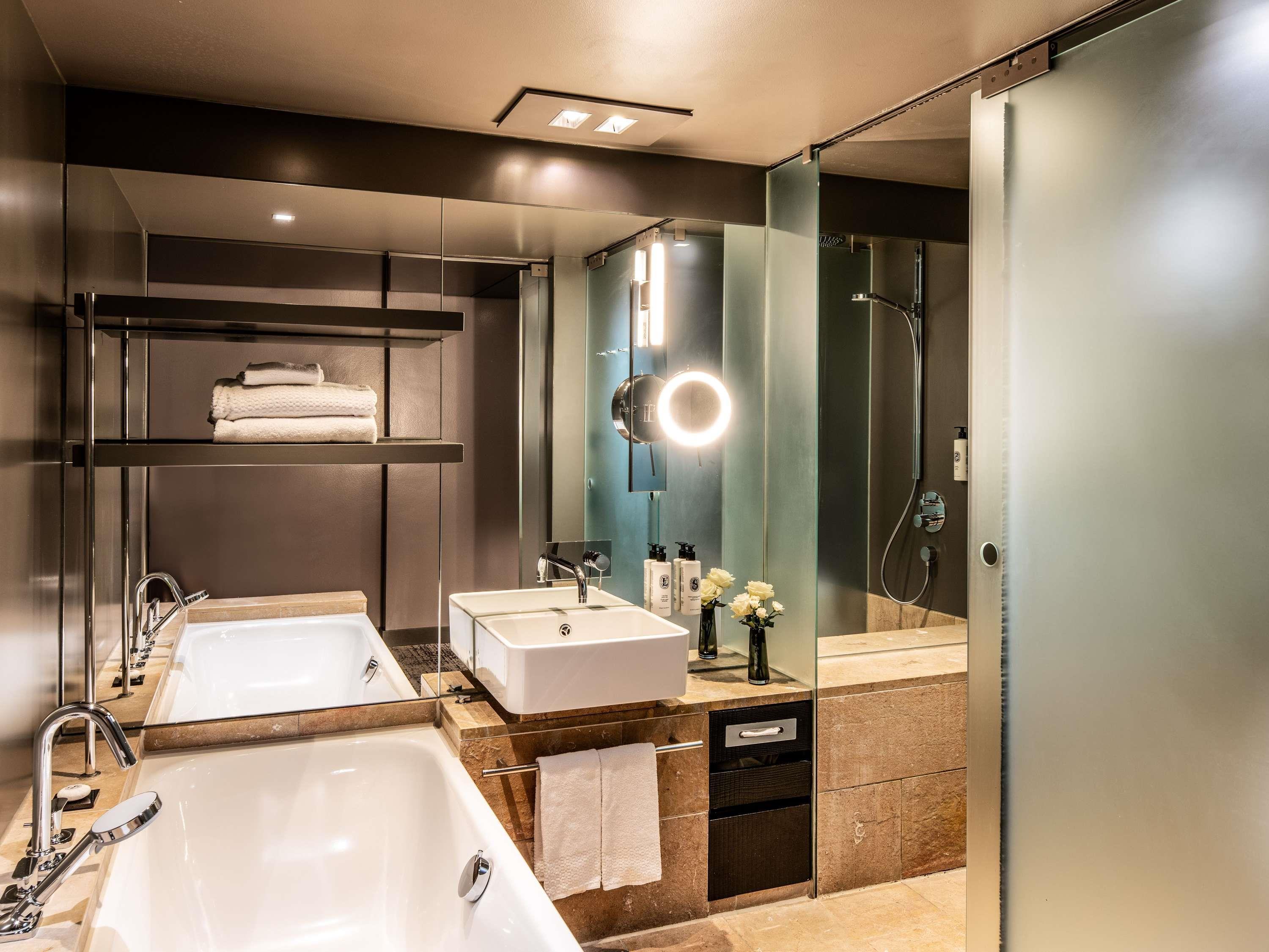 Junior Suite Executive King Bed