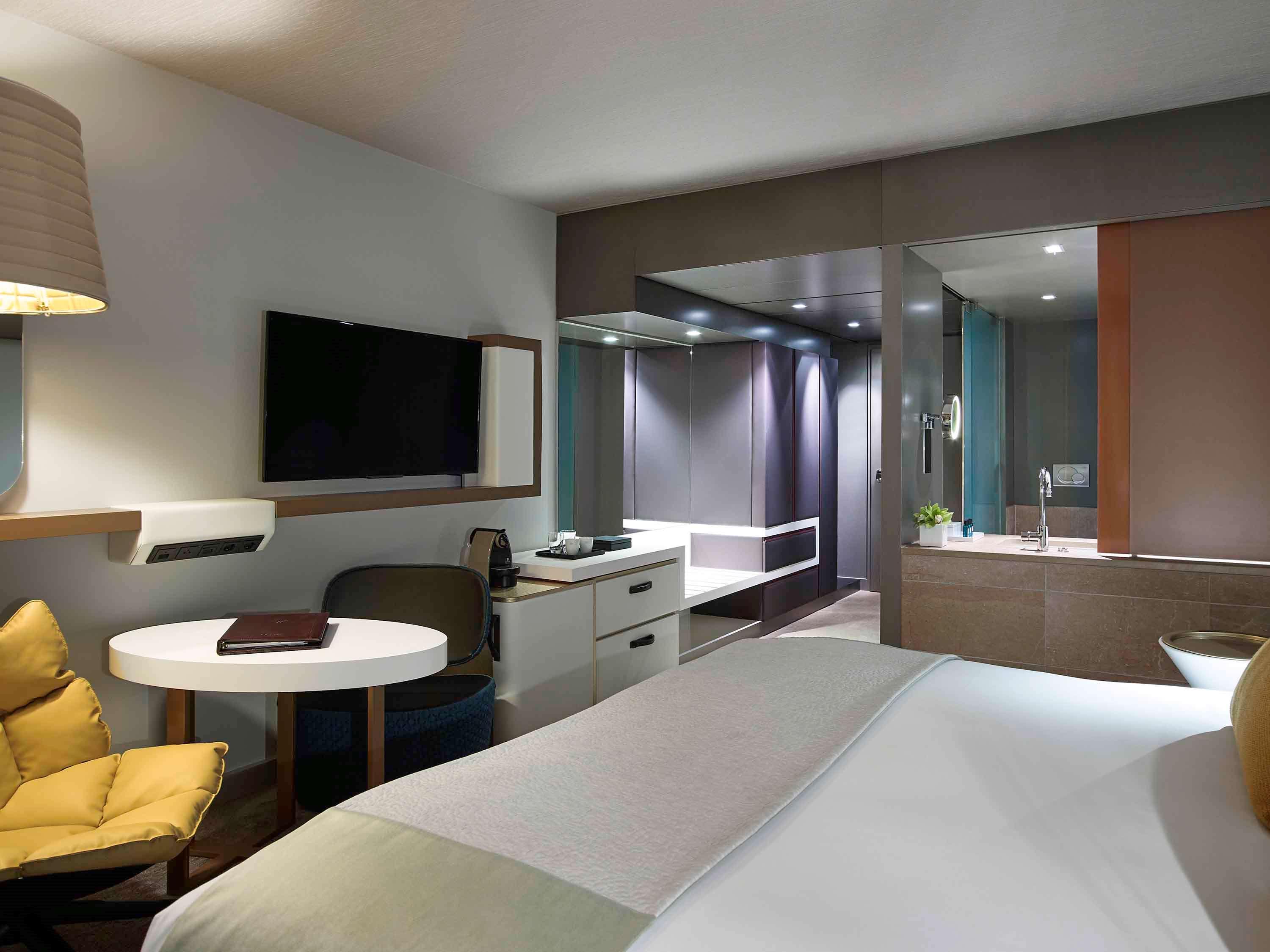 Double or Twin Classic King Bed