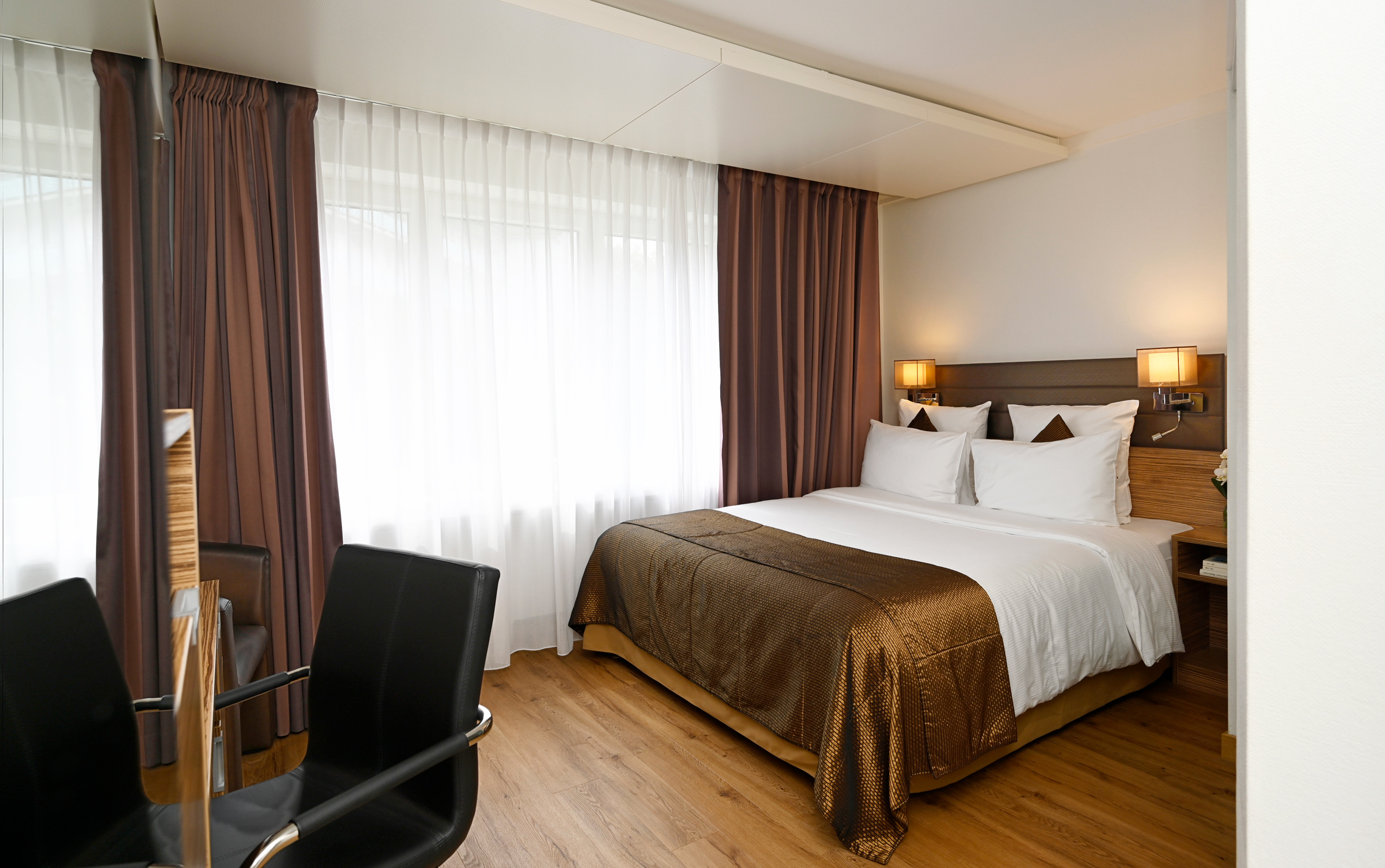 Double Queen Size Bed