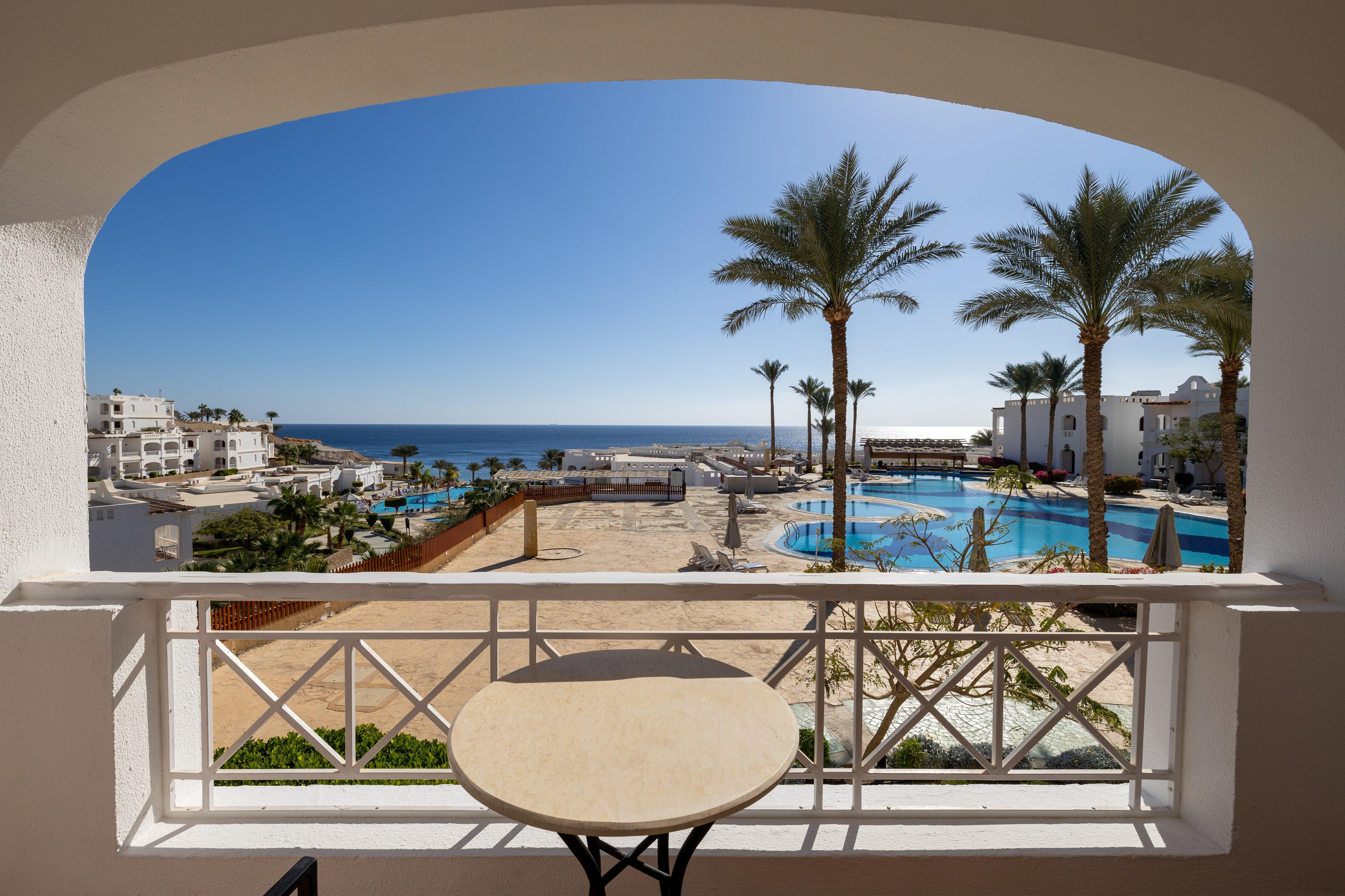 Double Pool View King Bed