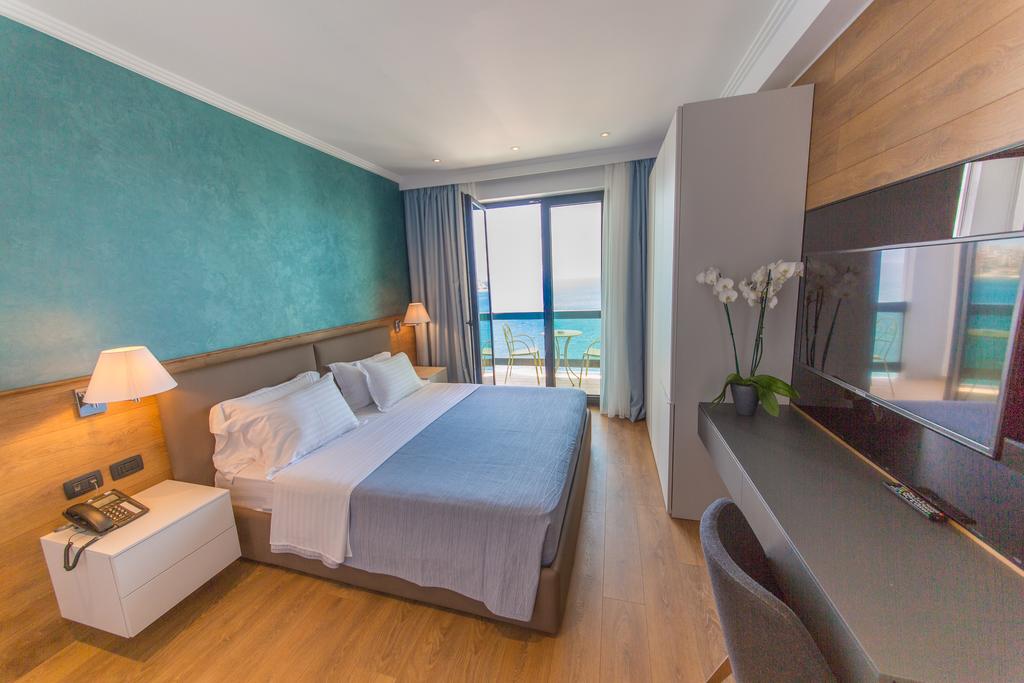 Double or Twin Sea View