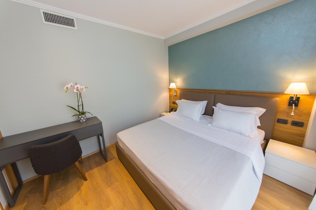 Double or Twin Standard