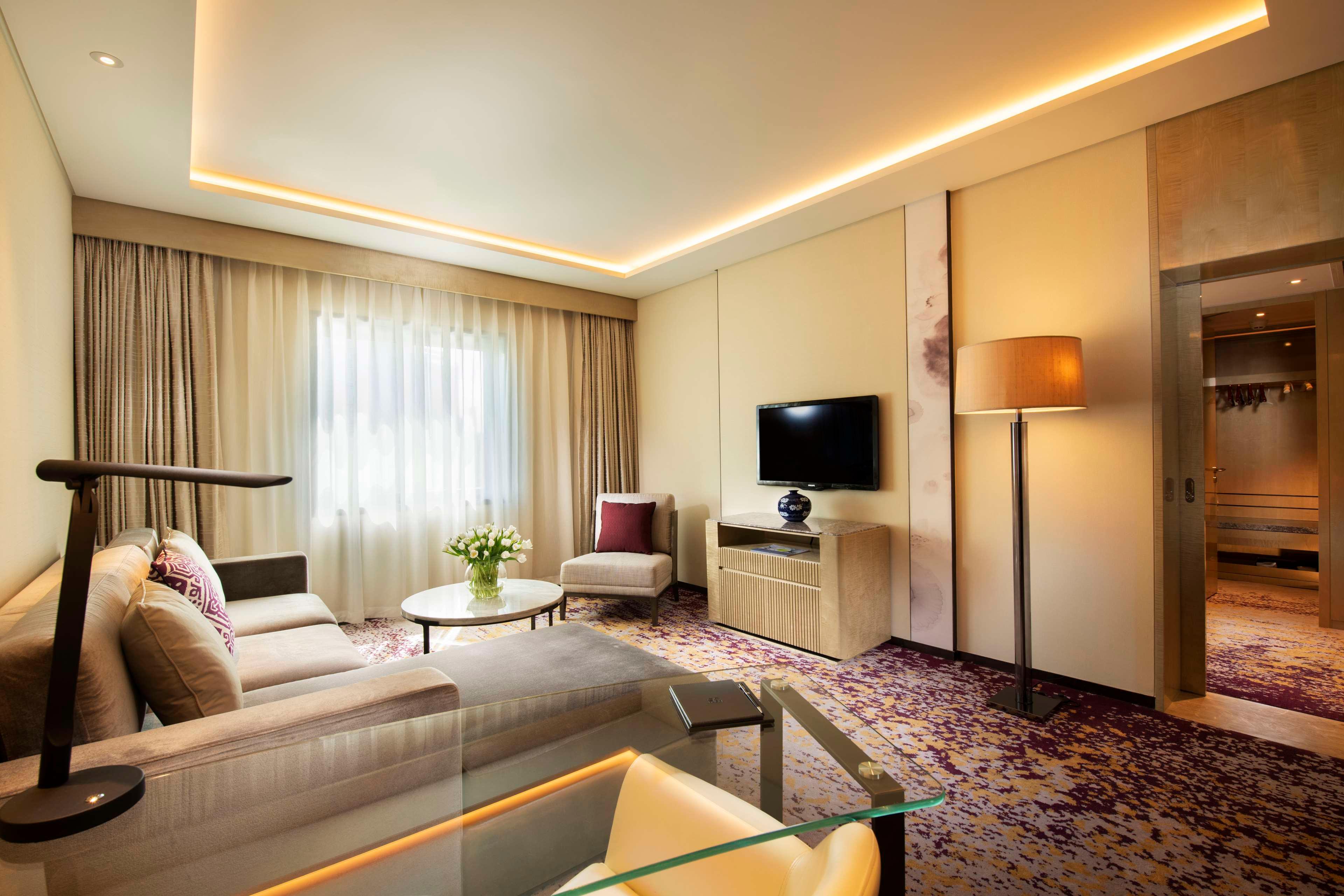 Suite King Size Bed