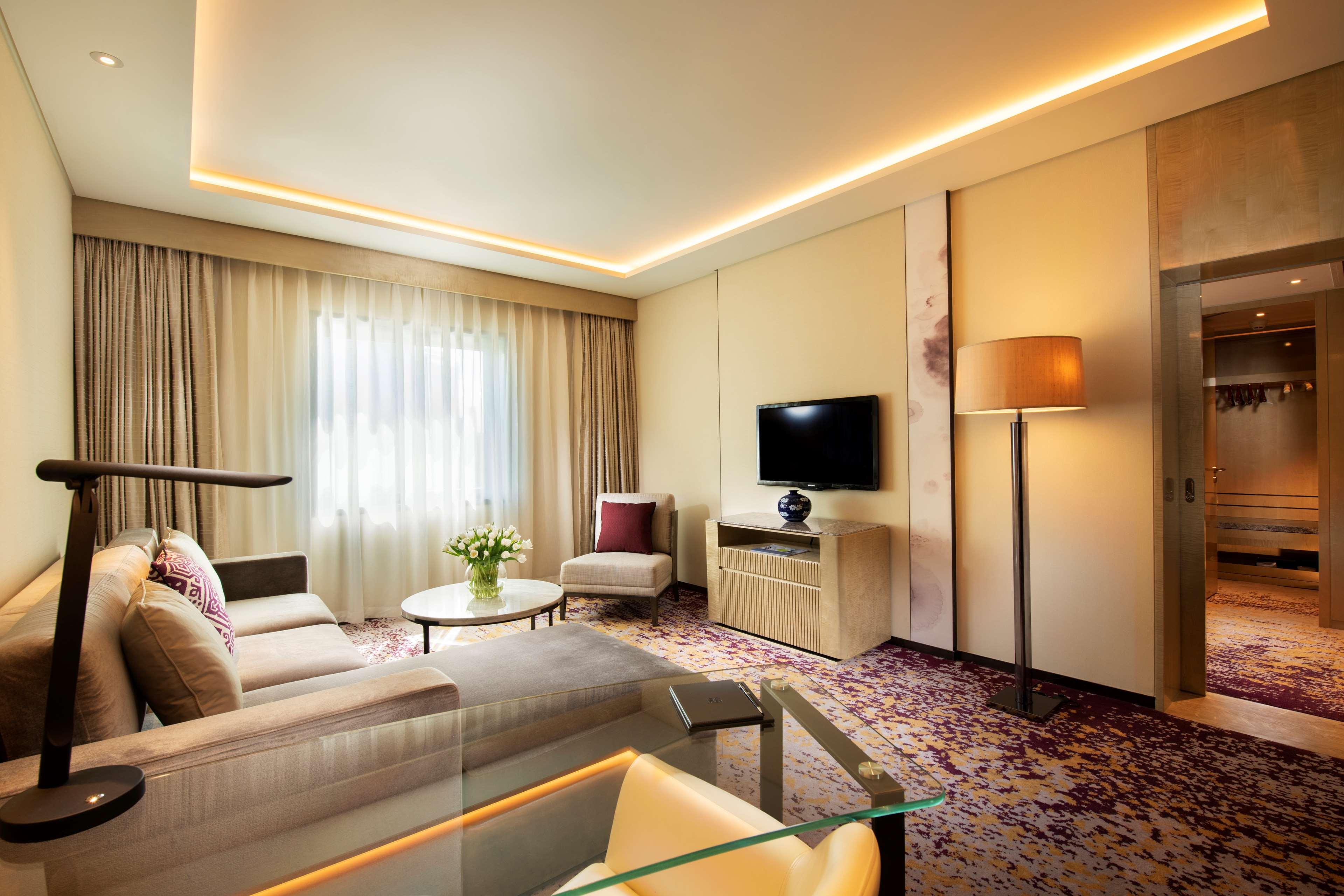 Suite King Size Bed