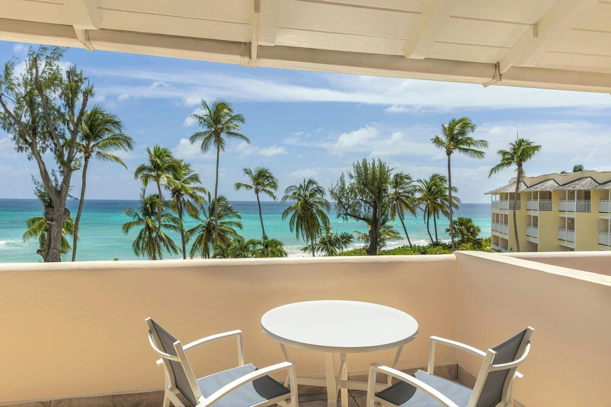 Junior Suite Ocean View Queen Bed