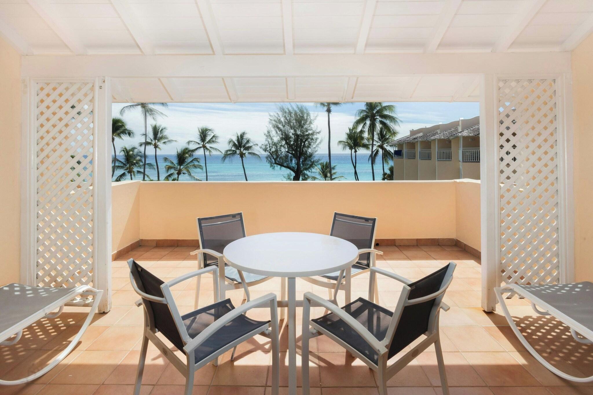 Junior Suite Ocean View Queen Bed