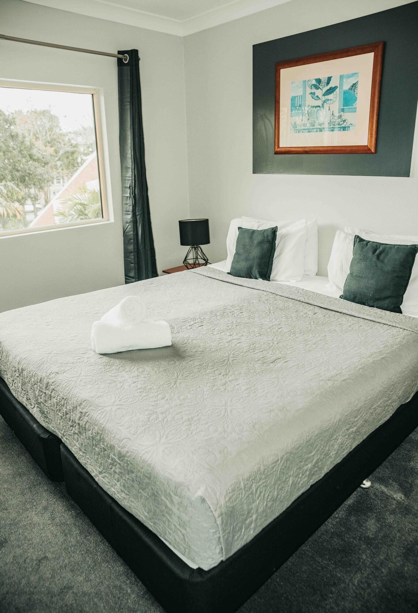 Townhome King Size Bed