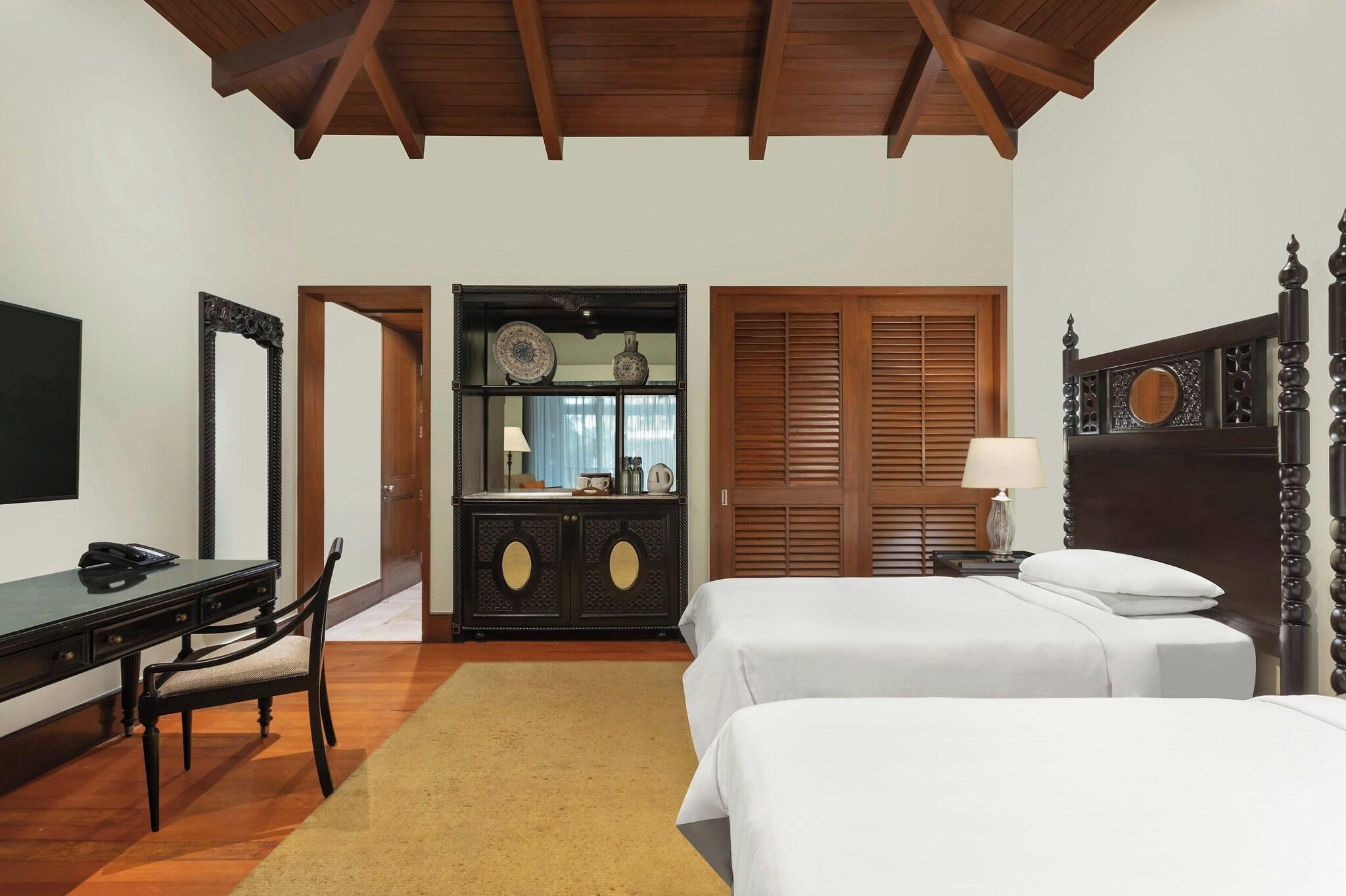 Double Pool View King Bed