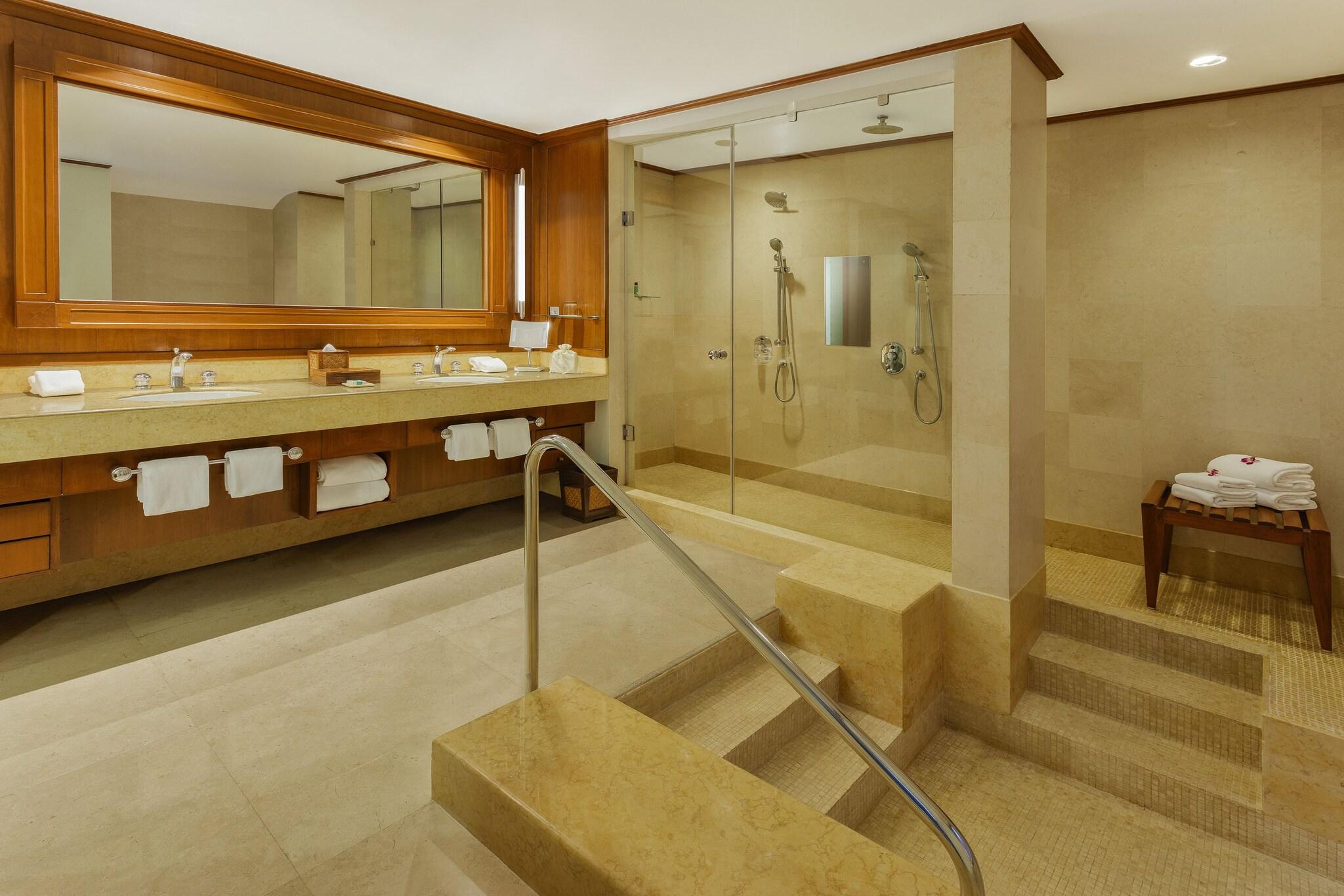 Suite Sea View King Bed