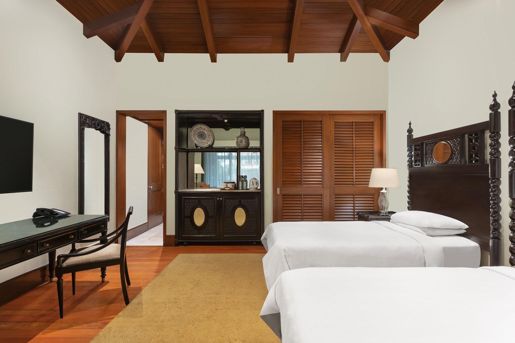 Double Pool View King Bed