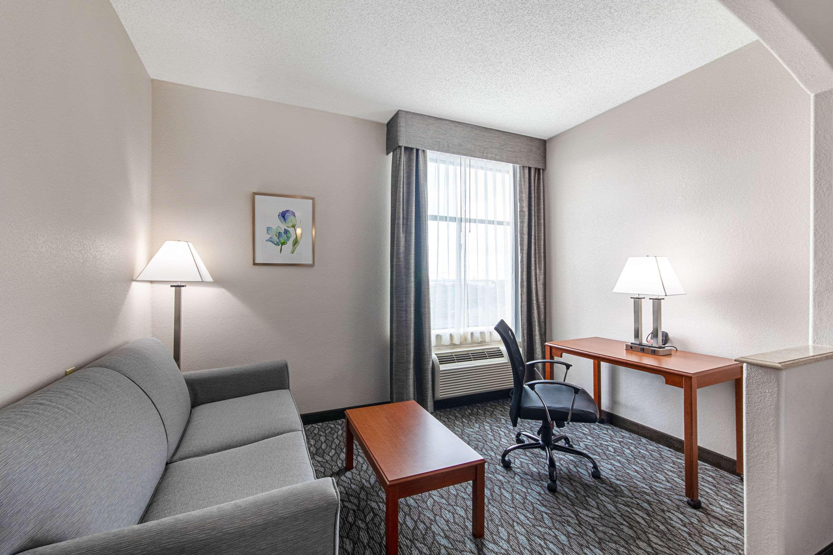 Suite Two Queen Beds Non Smoking