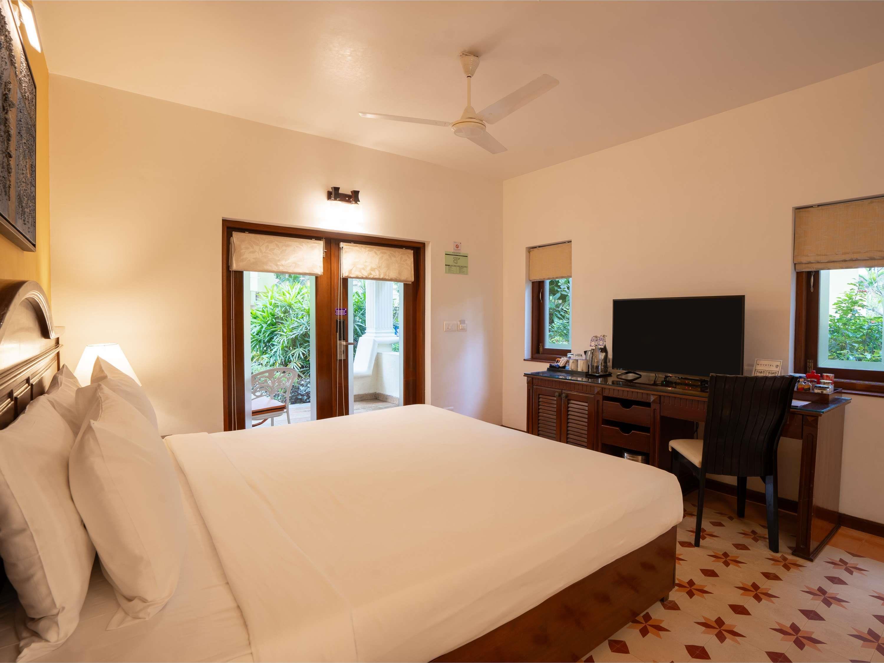 Villa Pool View King Bed