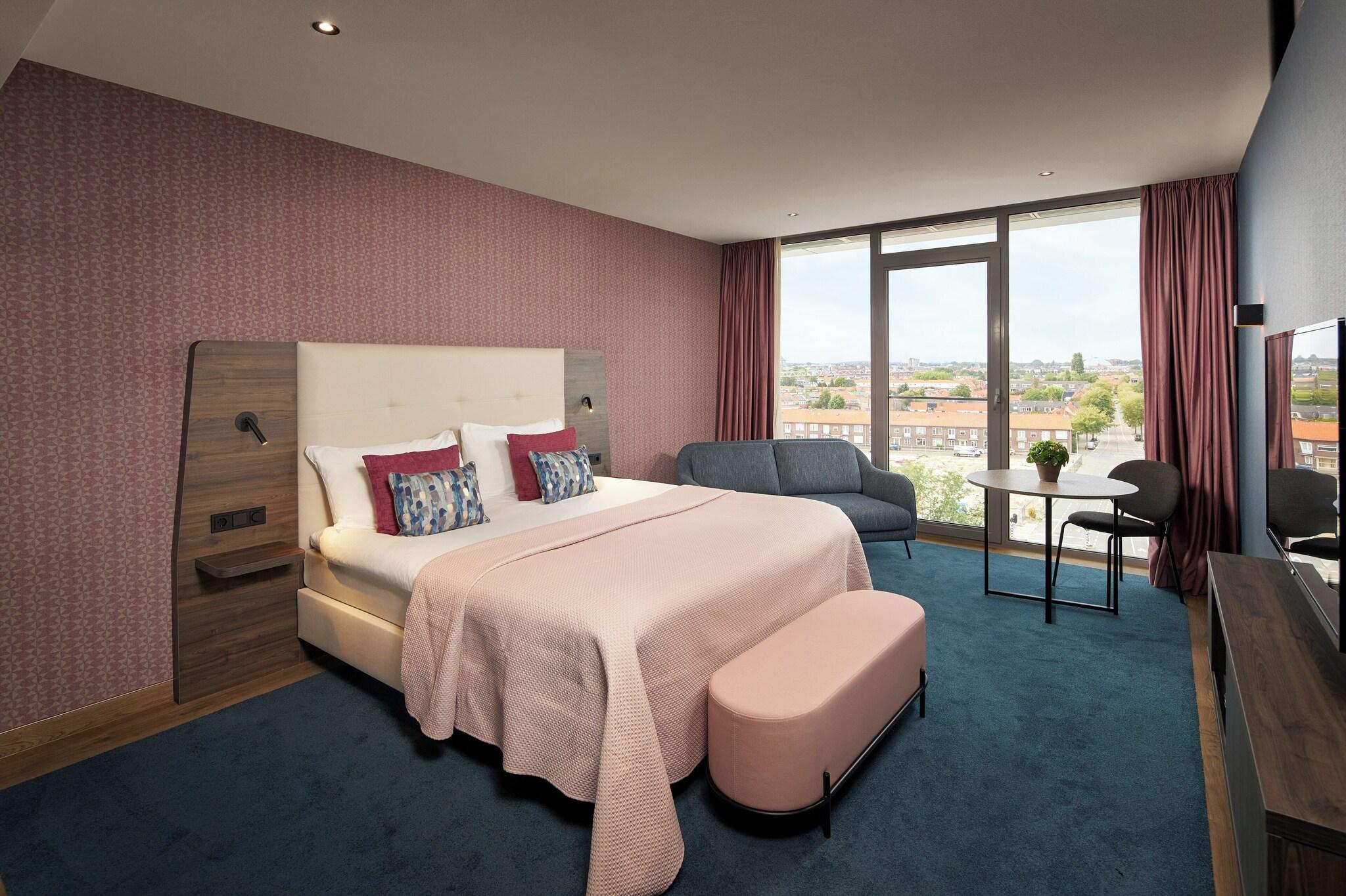 Double Deluxe Queen Bed