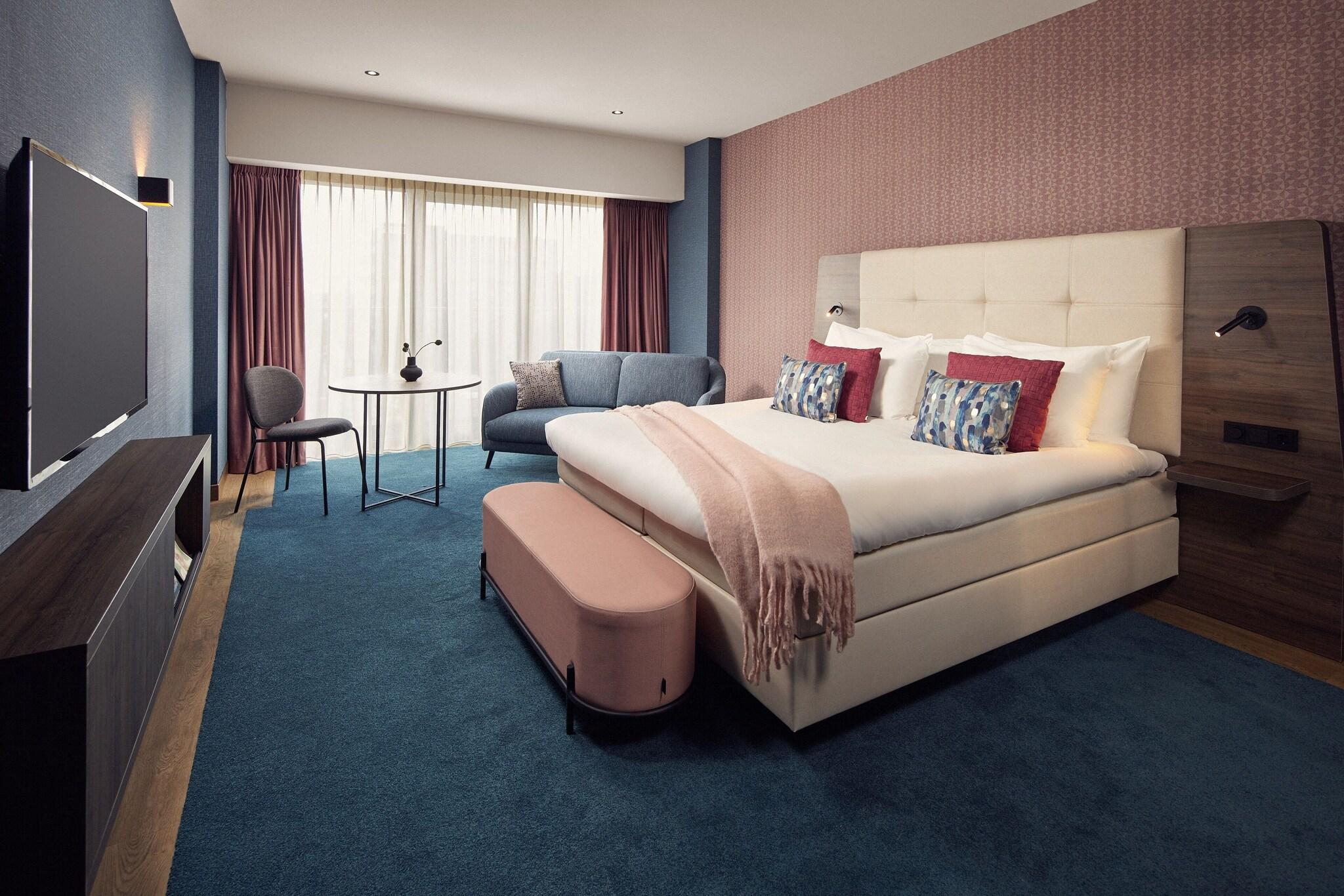 Double Deluxe Queen Bed