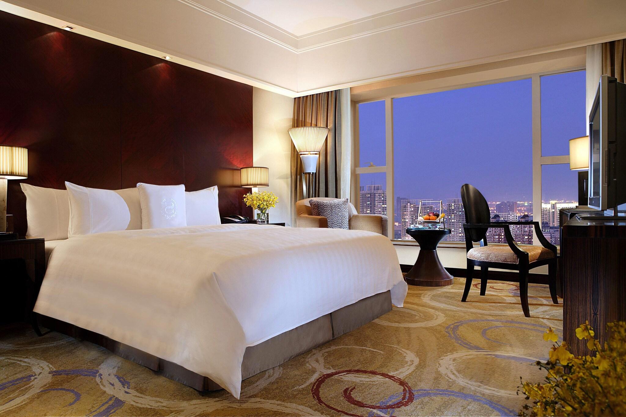 Double Deluxe King Bed