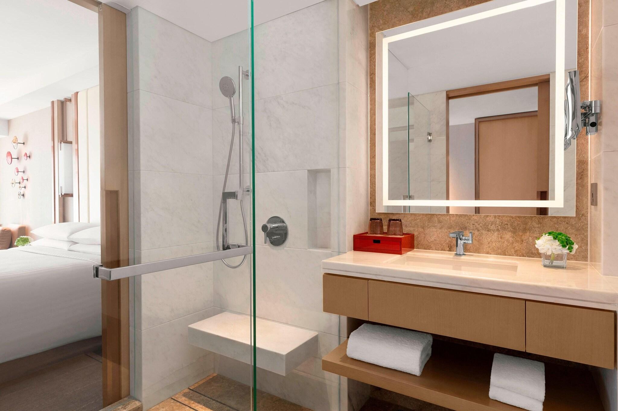 Double Deluxe King Bed