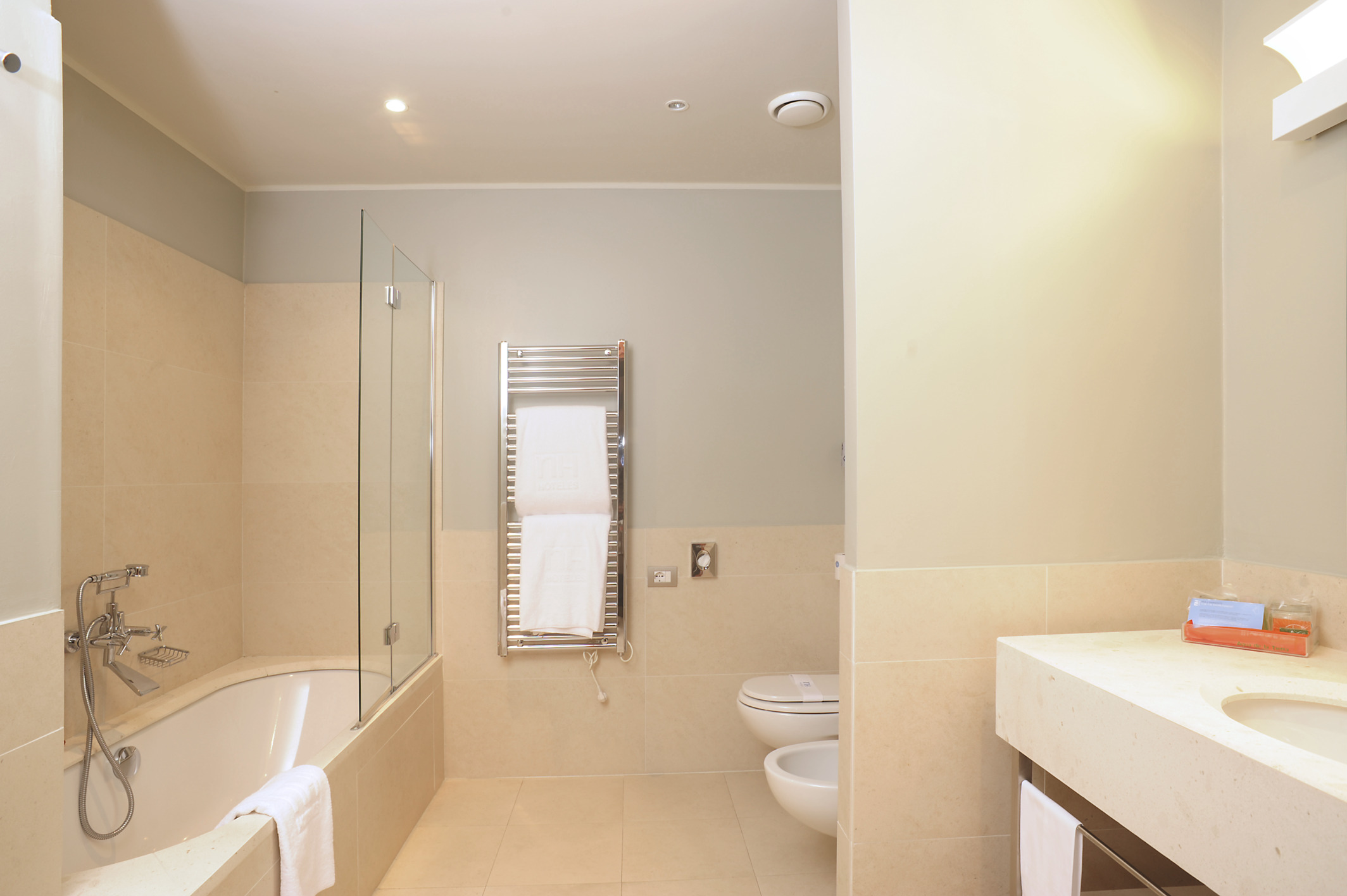 Family Room Capacity 6