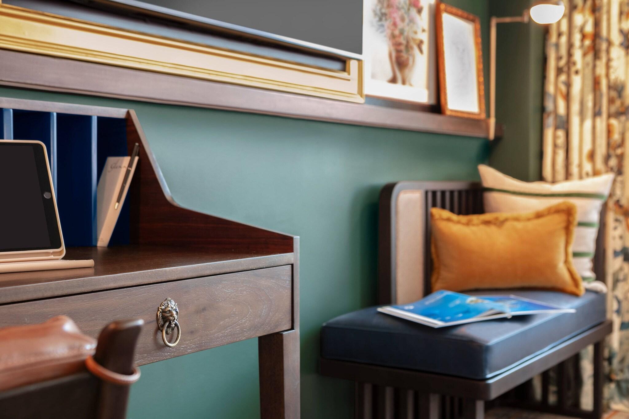 Double Queen Size Bed