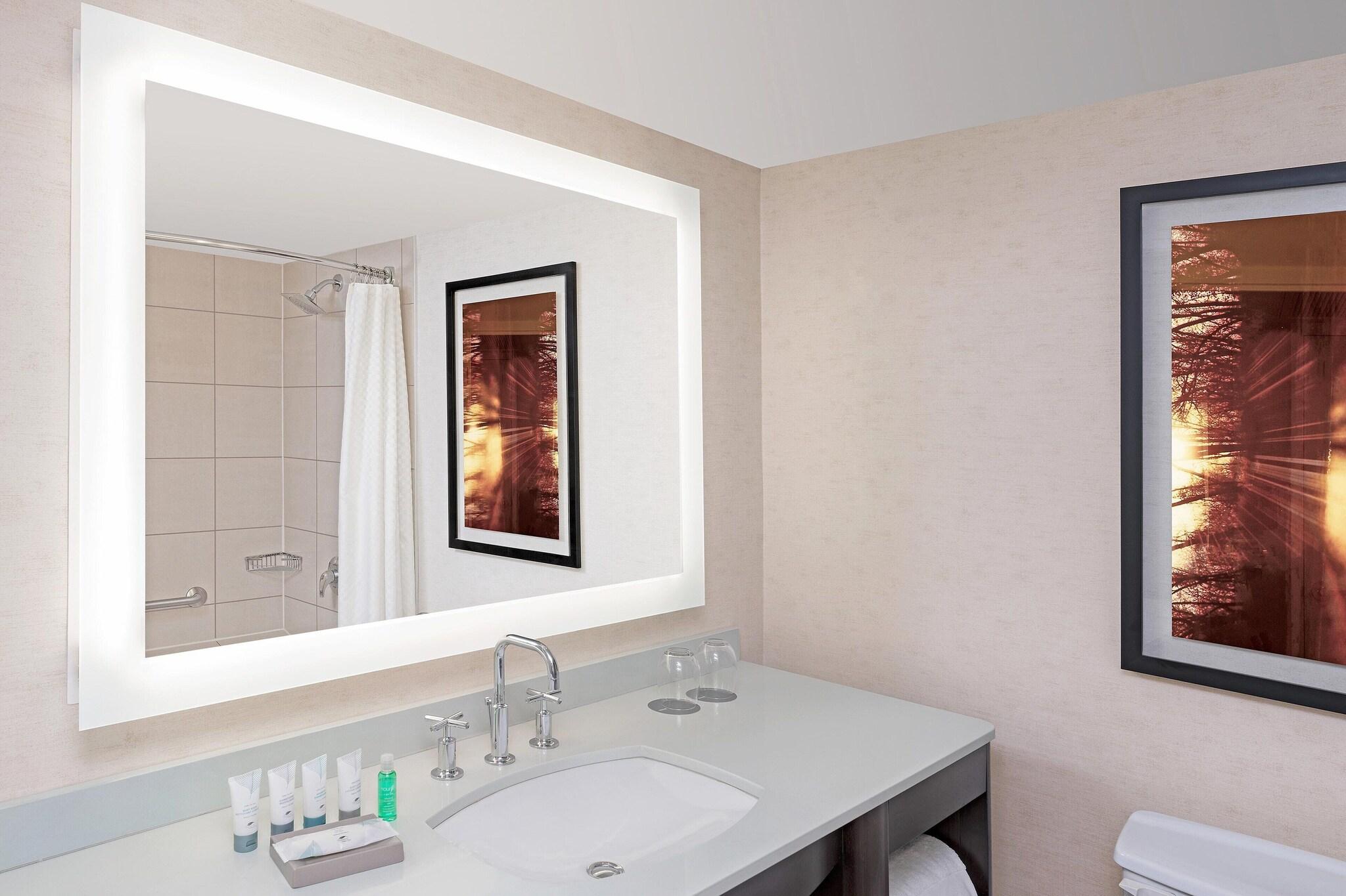 Double Deluxe King Bed