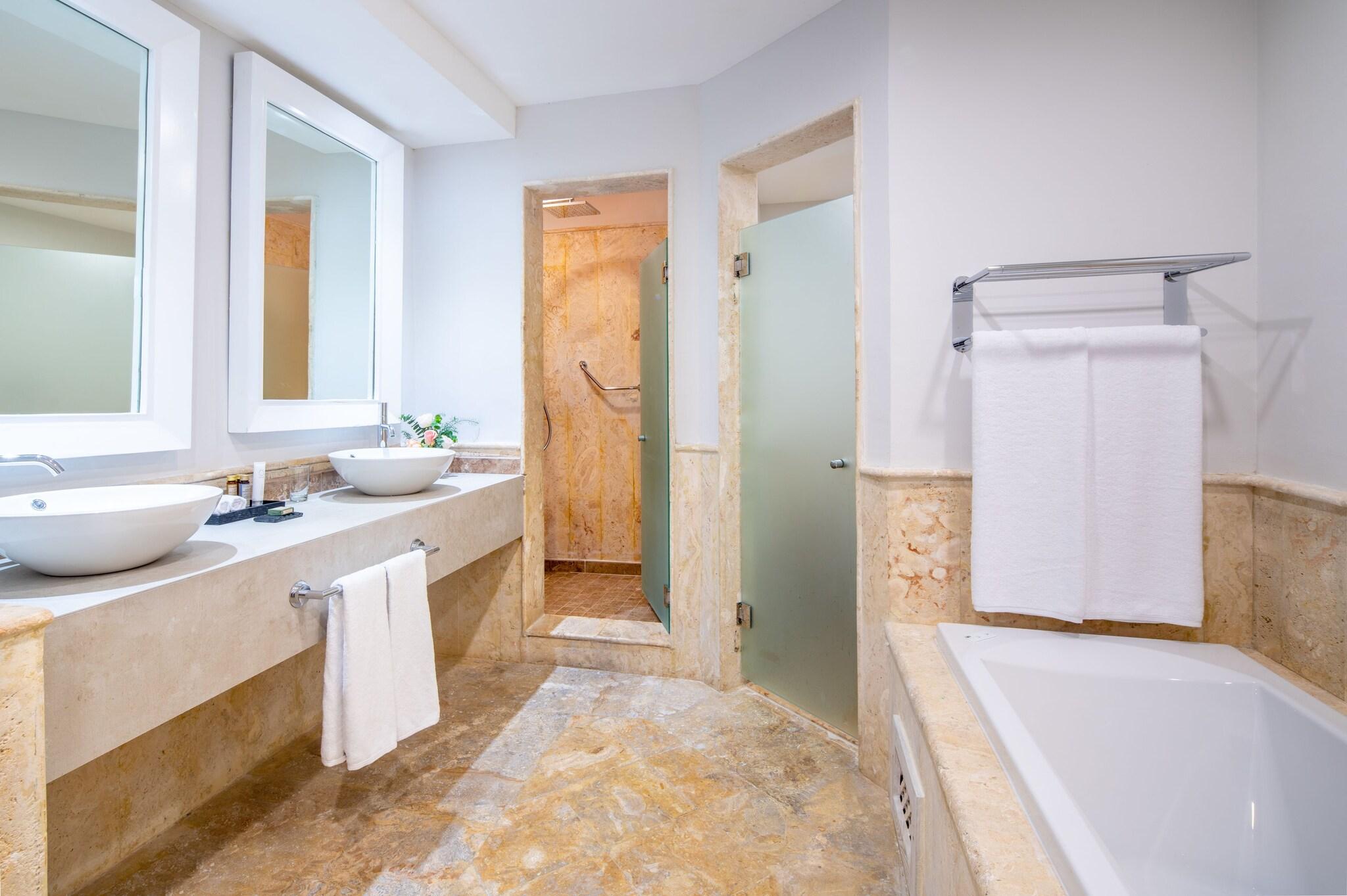 Junior Suite Ocean View King Bed