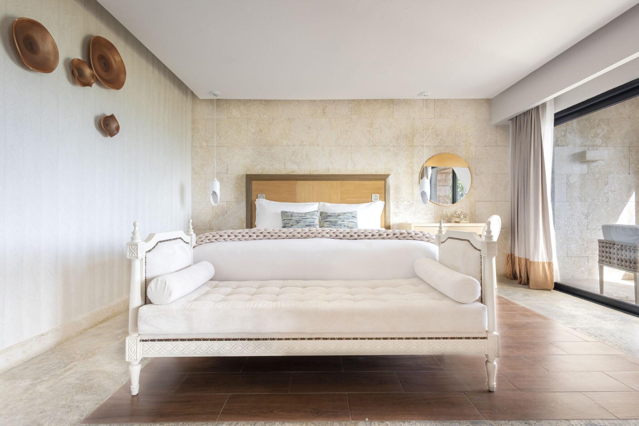 Junior Suite Ocean View King Bed
