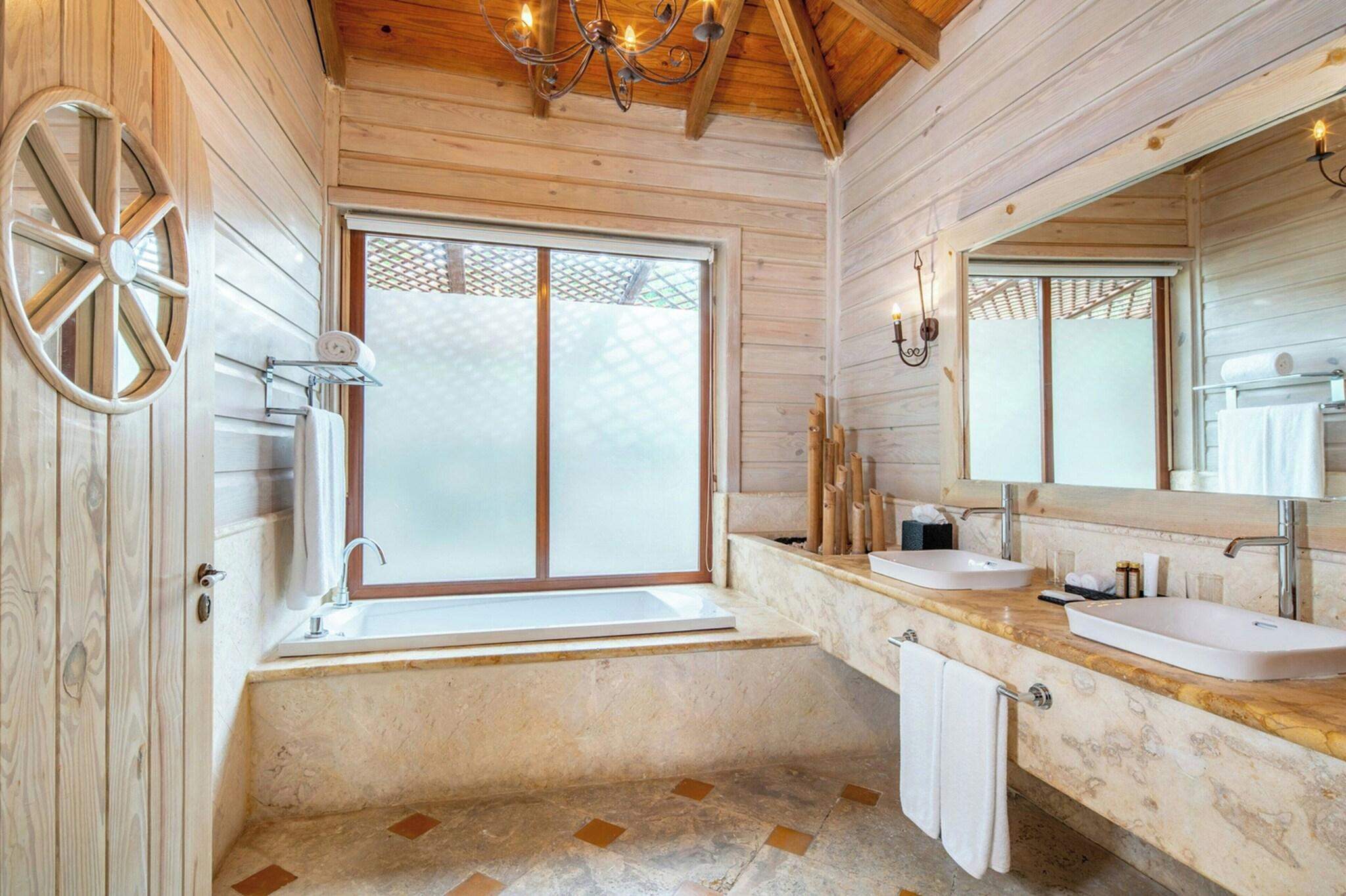 Villa Ocean Front King Bed