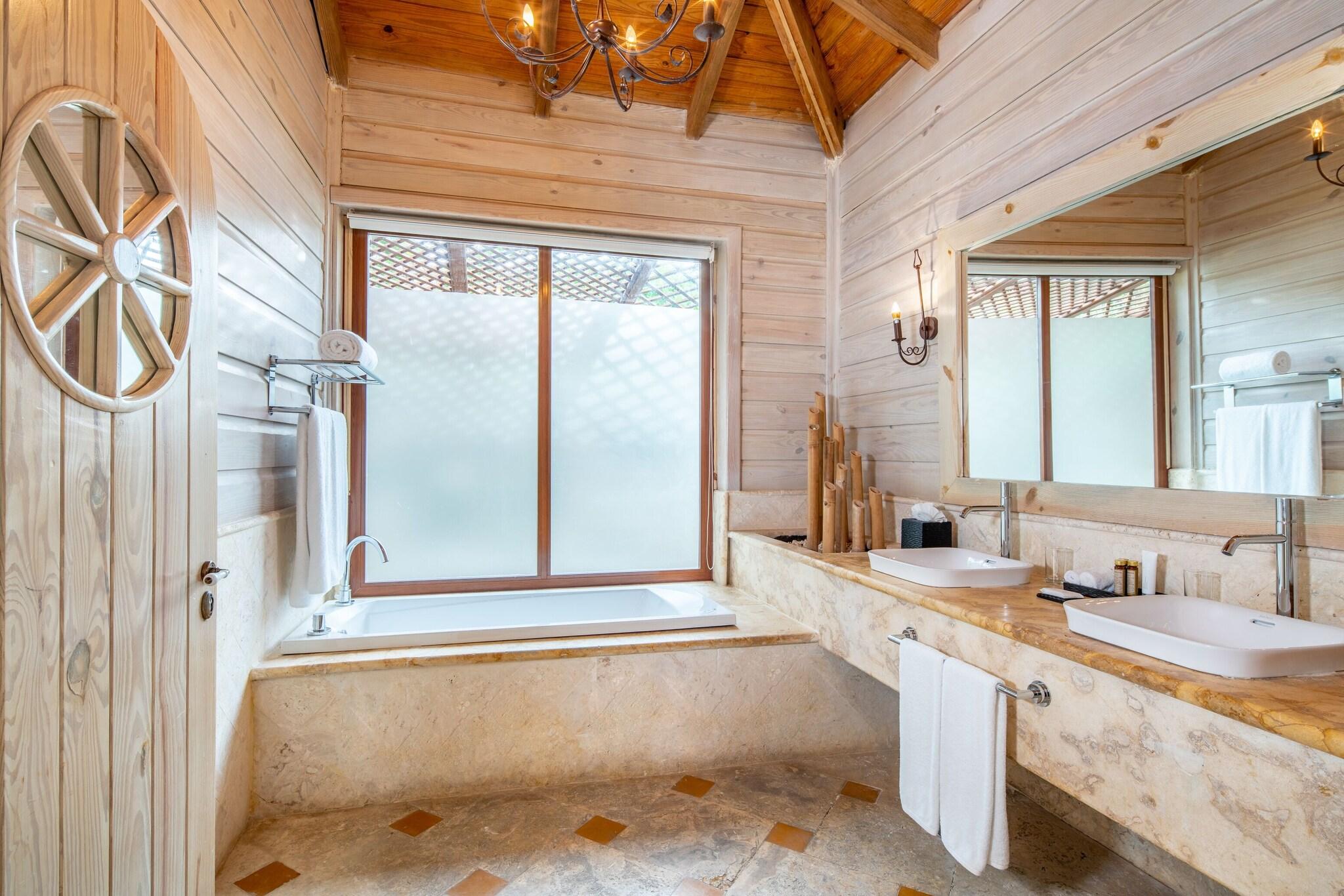 Villa Ocean Front King Bed