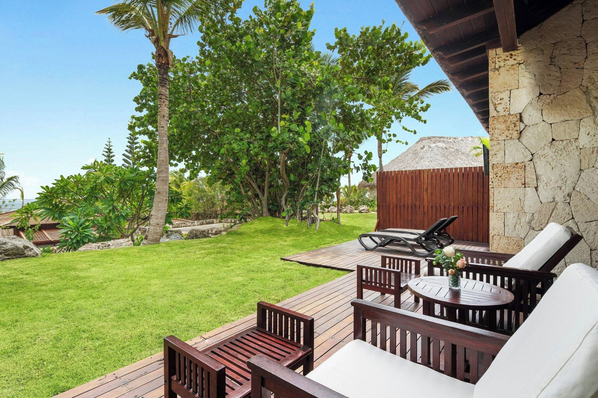 Villa Garden View King Bed