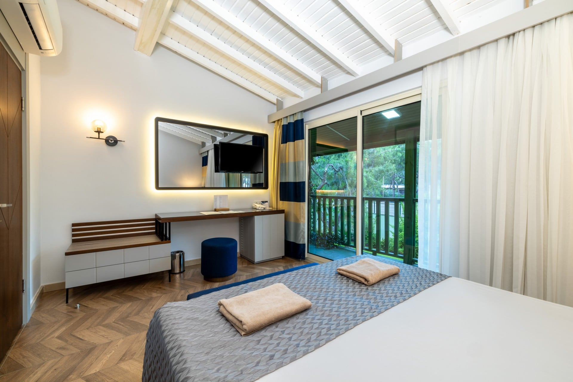 Family Room Land View