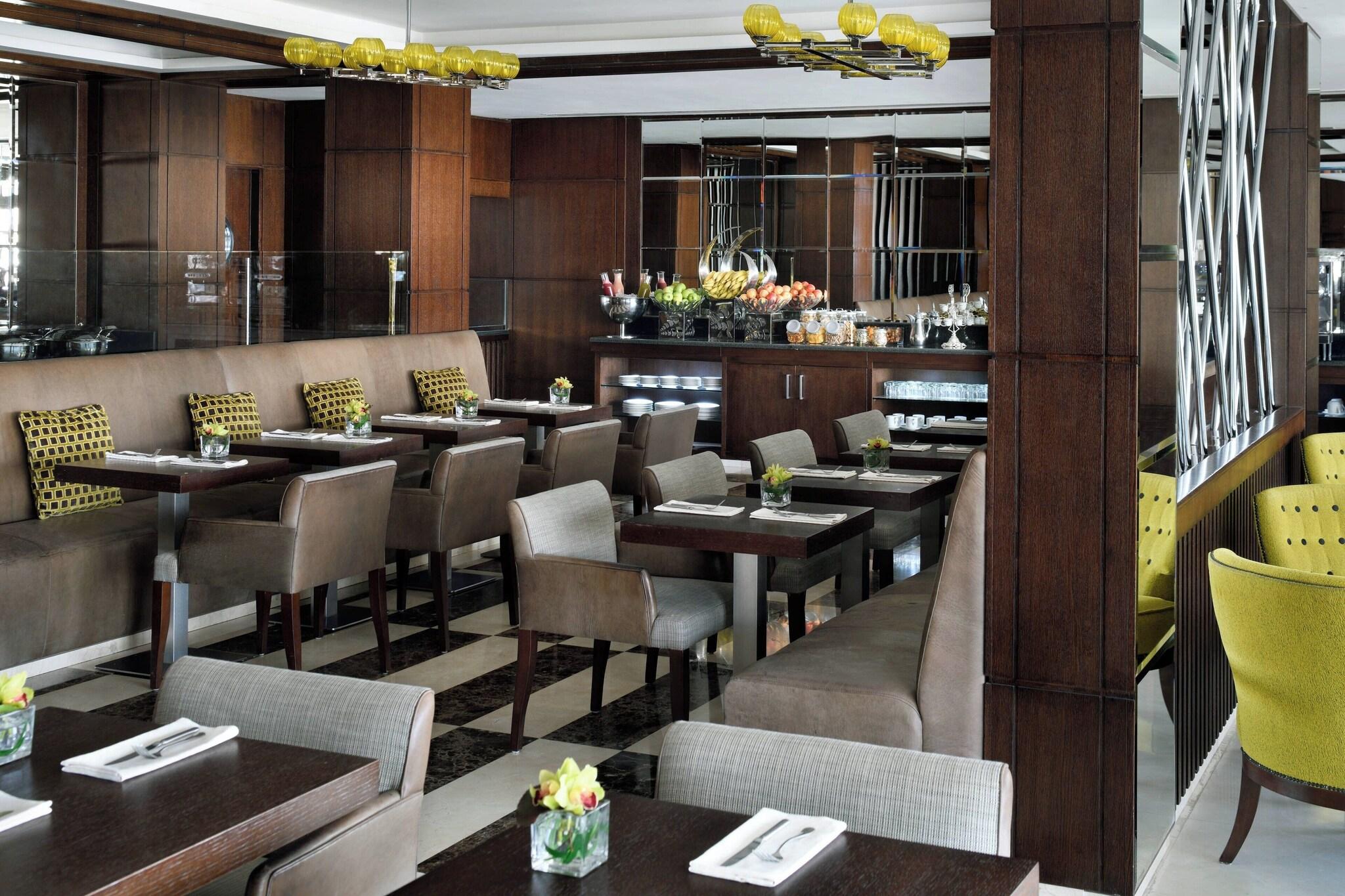 Double King Bed Smoking