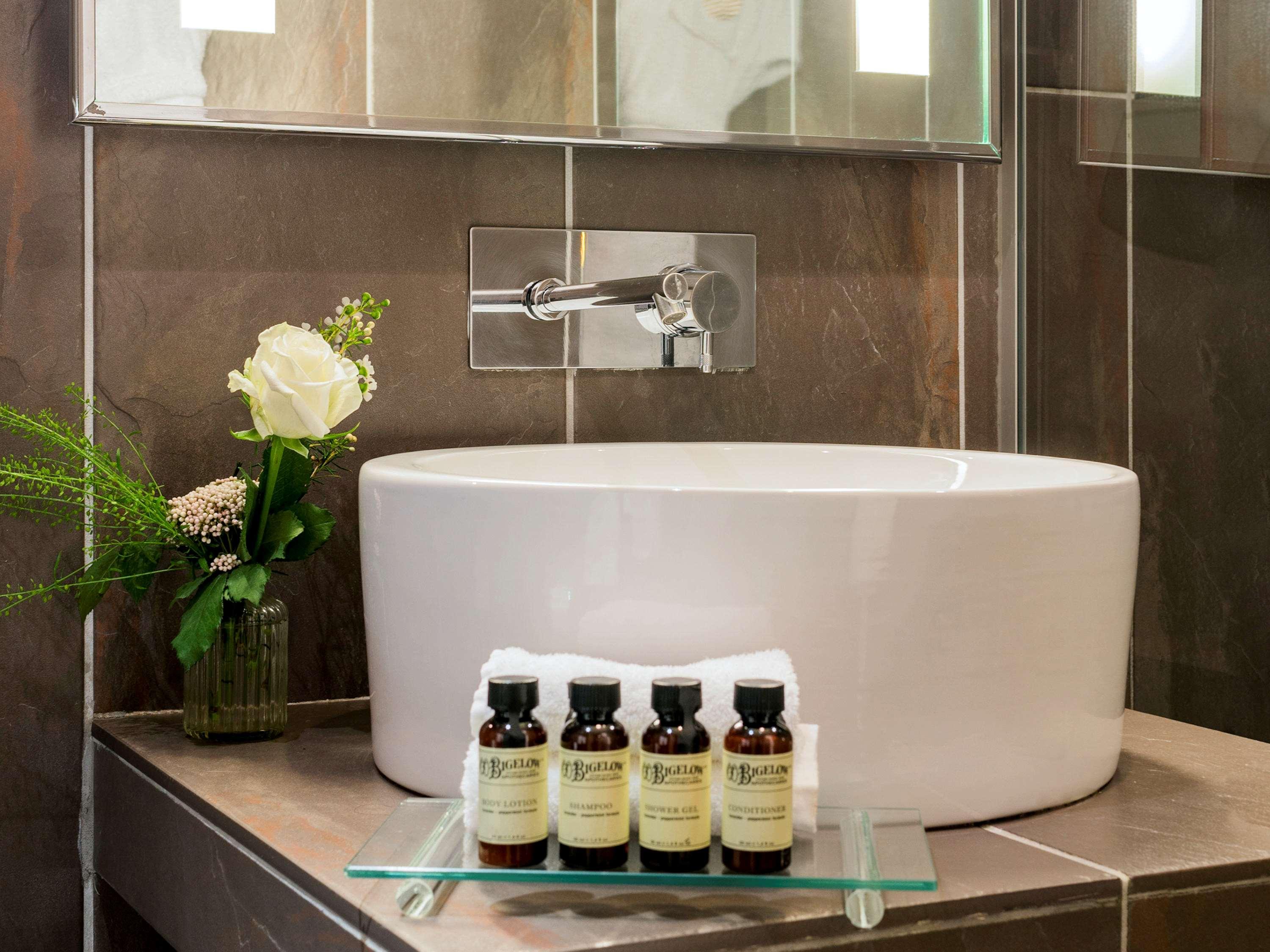 Double Classic Queen Bed