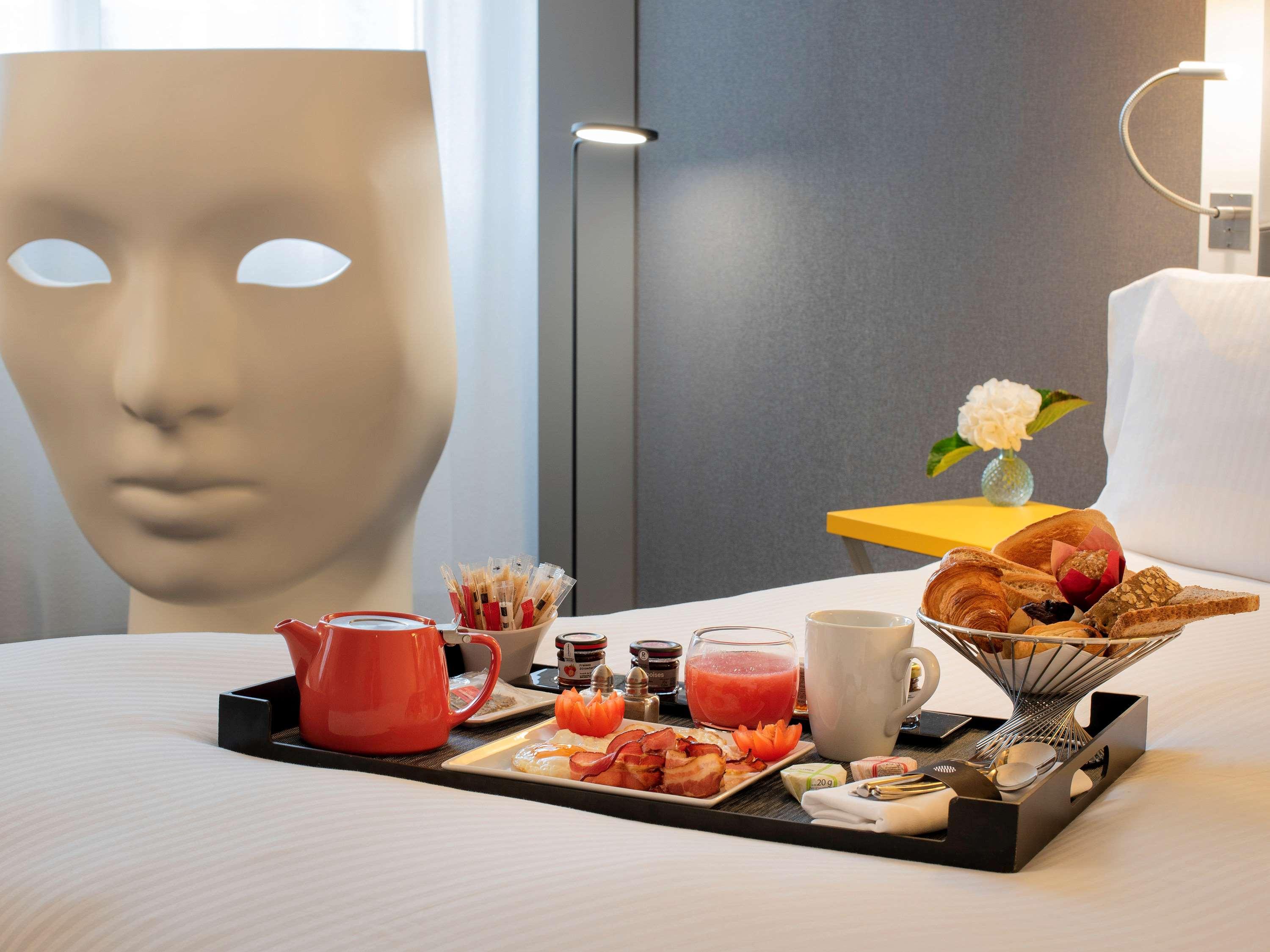 Double Deluxe Queen Bed