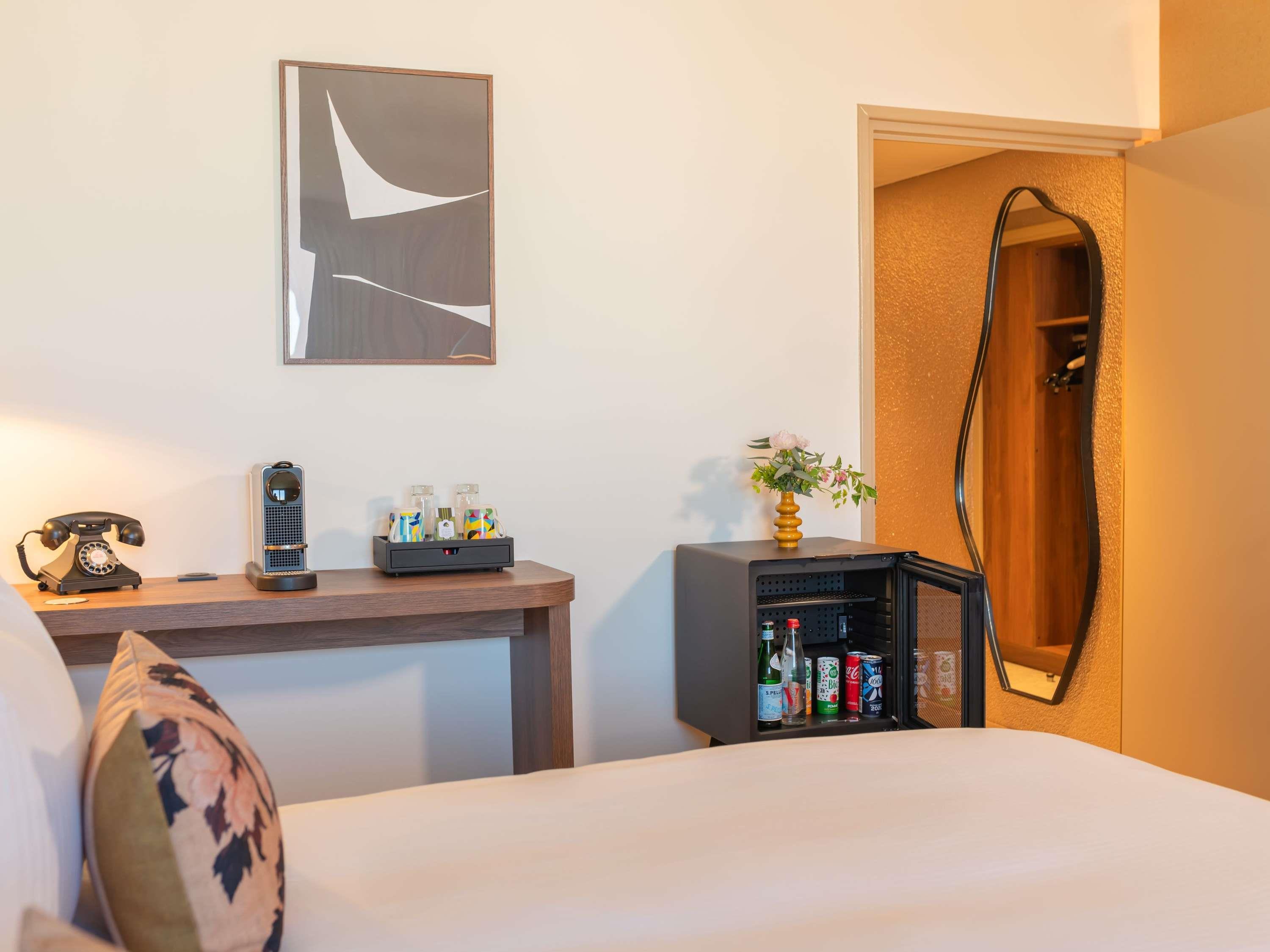 Double Deluxe Queen Bed